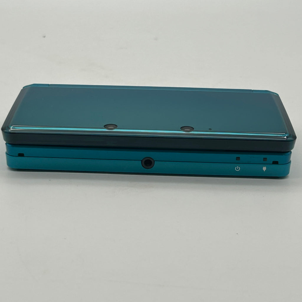 Nintendo 3DS (CTR-001) 2011 Aqua Blue w/ 2GB SD Card, Stylus, Cable, and a Game