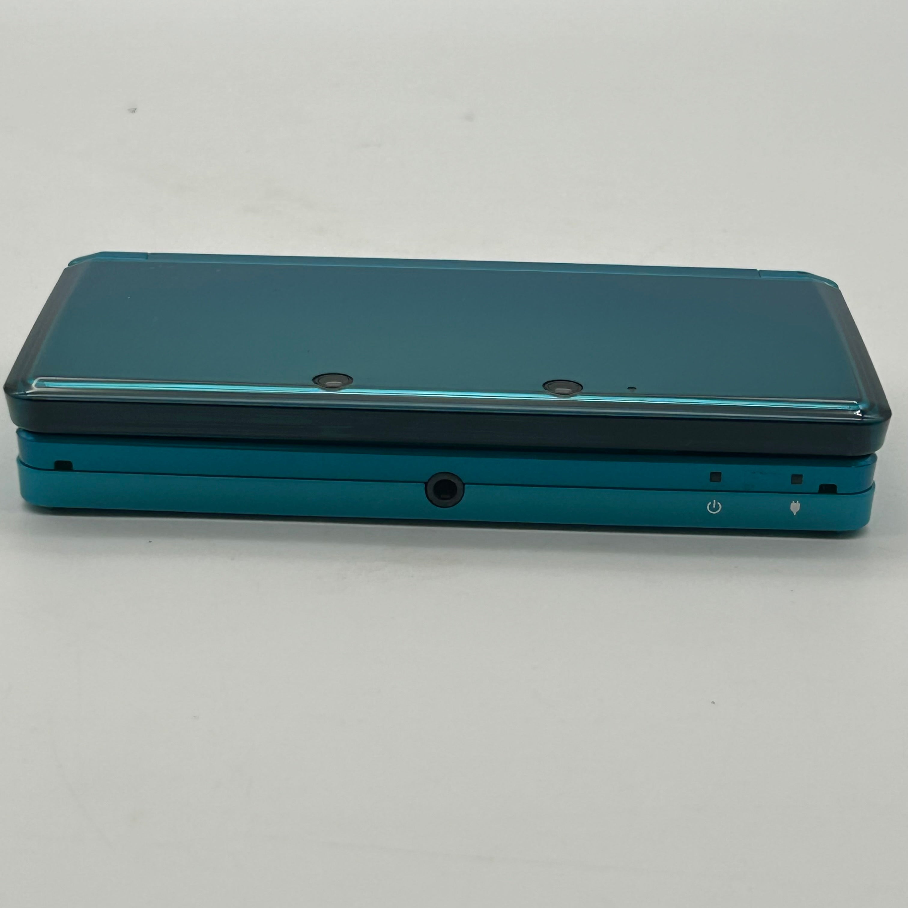 Nintendo 3DS (CTR-001) 2011 Aqua Blue w/ 2GB SD Card, Stylus, Cable, and a Game