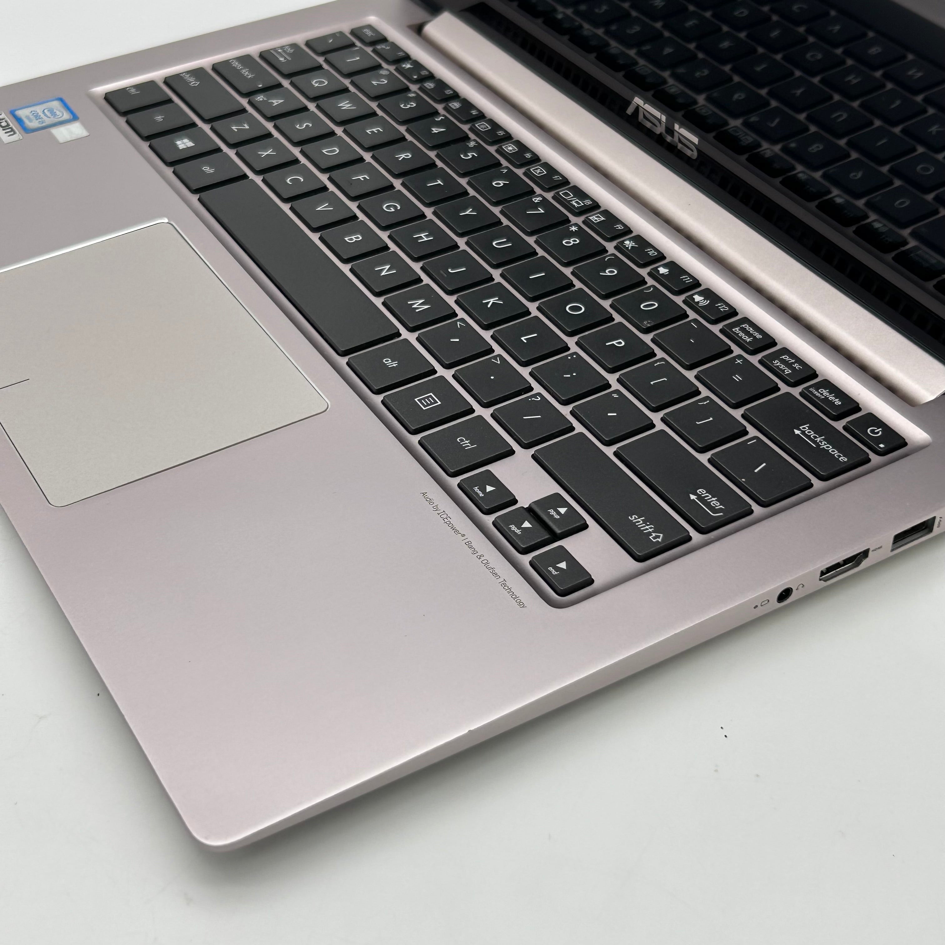Asus ZenBook UX303UA i5-6200U 8GB RAM 256GB SSD