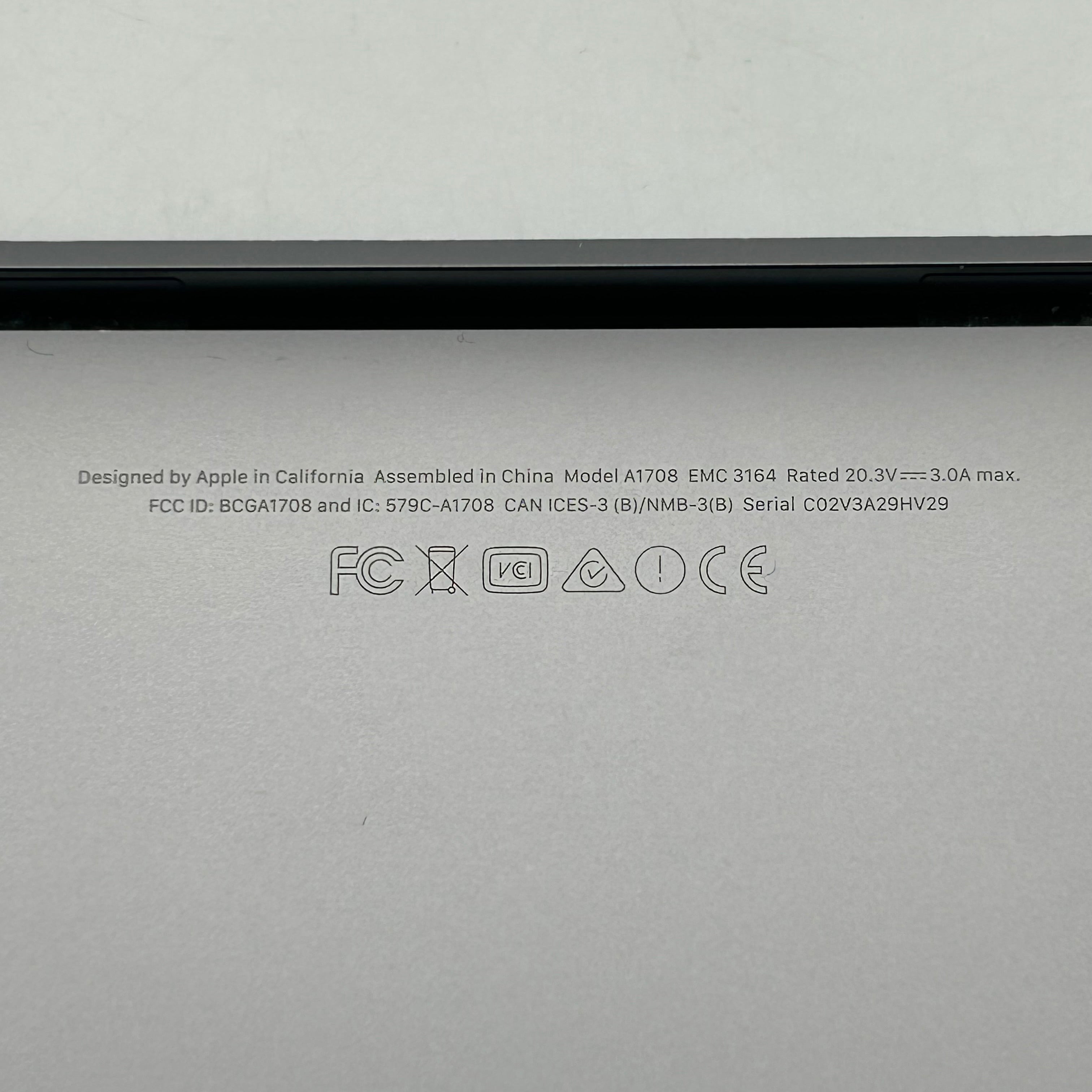2017 Apple MacBook Pro 13.3" i5 2.3GHz 8GB RAM 256GB SSD Silver A1708