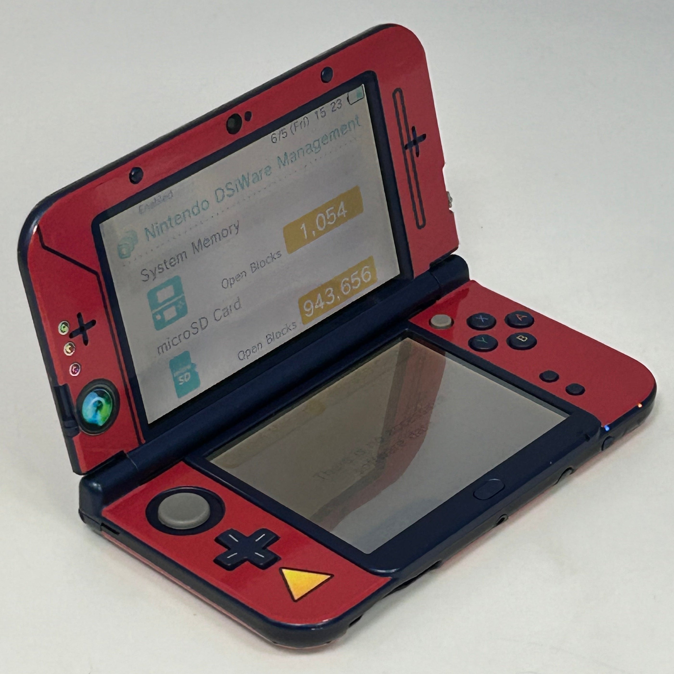Nintendo New 3DS XL 120GB RED-001 Red (Wi-Fi)