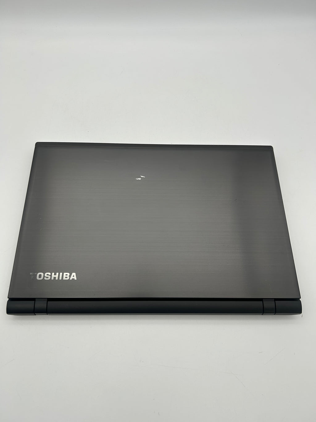 Toshiba Satellite P55t-C5114 15.6-inch Core i5 8GB RAM 1TB HDD GeForce 930M Touchscreen Laptop