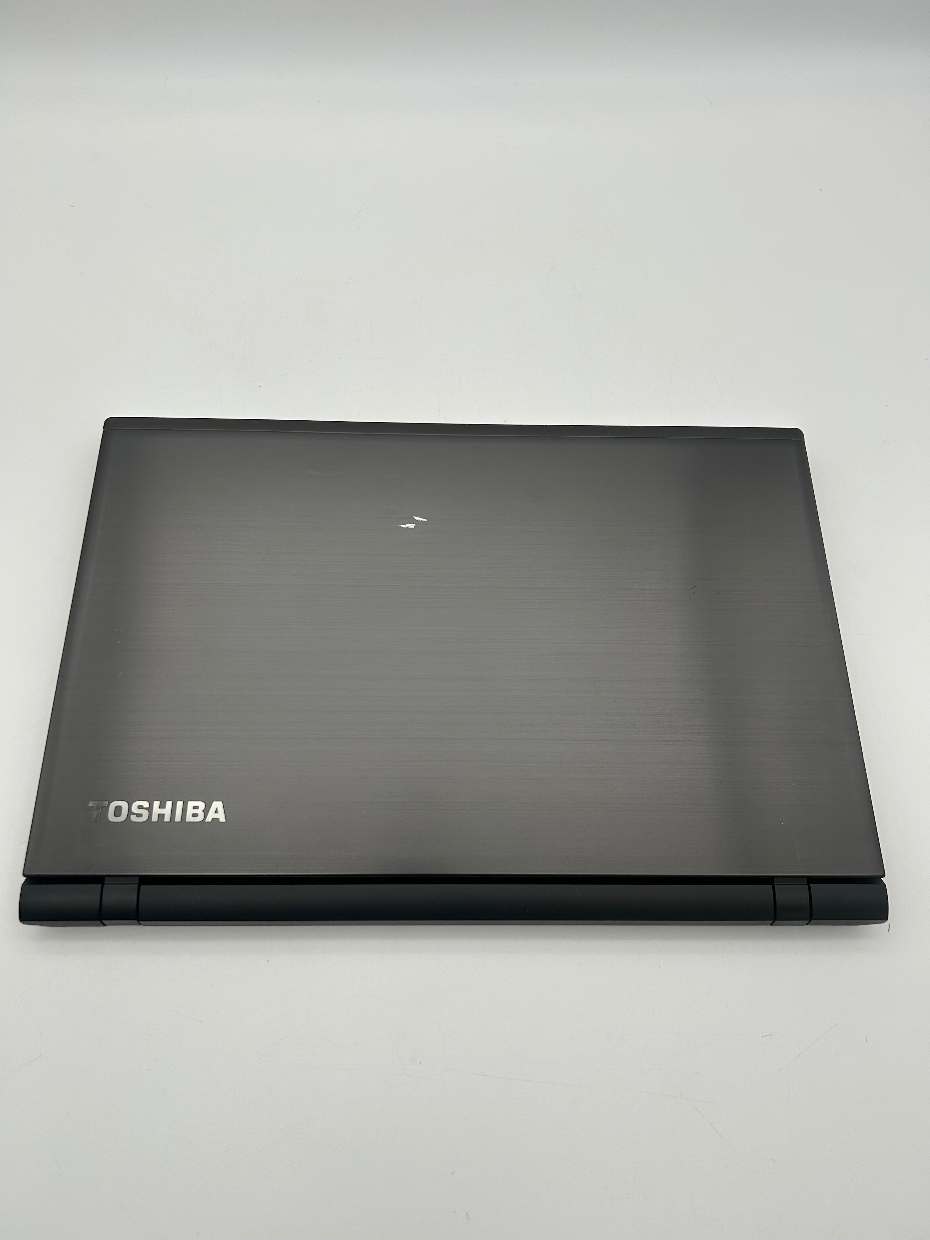 Toshiba Satellite P55t-C5114 15.6-inch Core i5 8GB RAM 1TB HDD GeForce 930M Touchscreen Laptop
