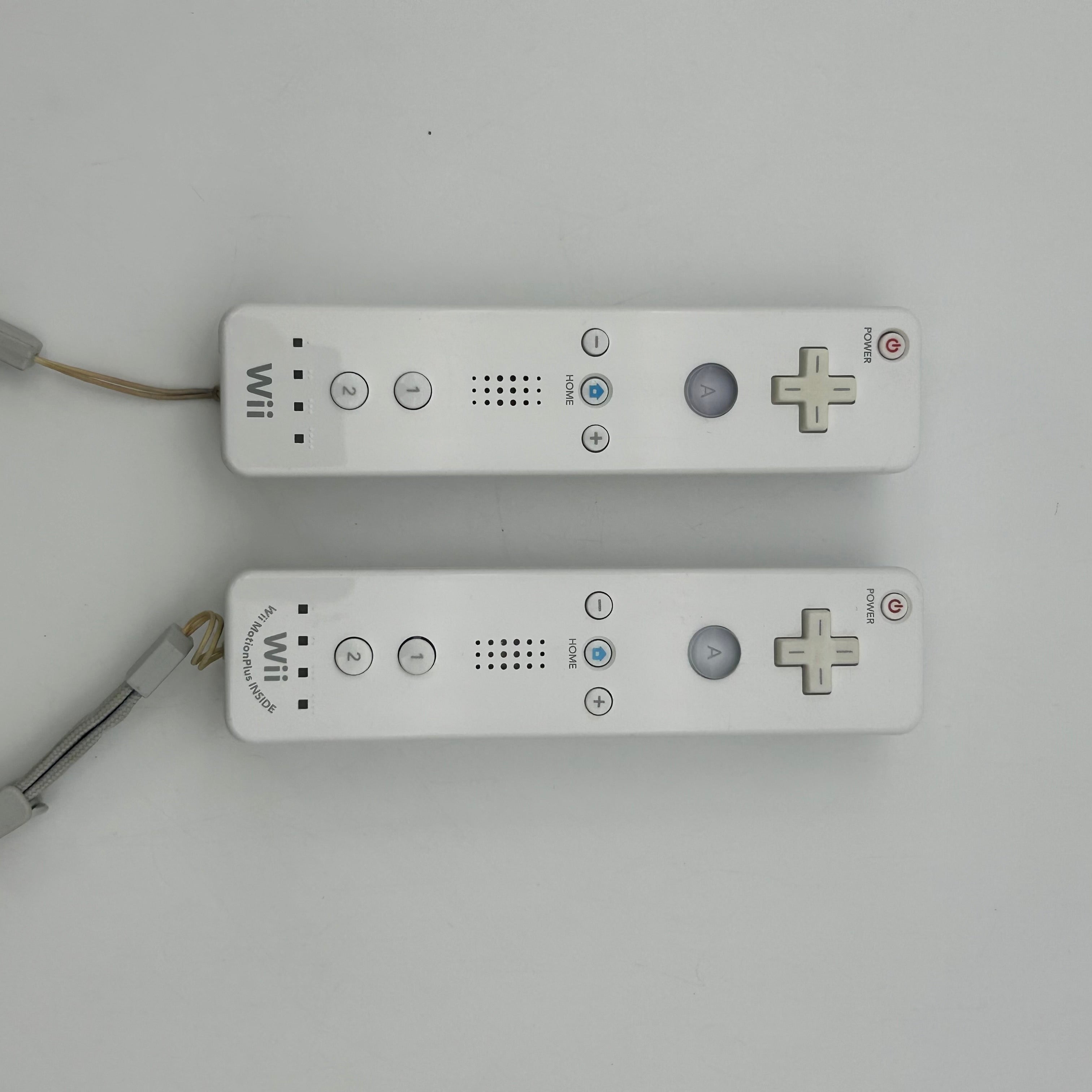 Nintendo Wii RVL-101 Console Bundle Controller Nunchuck Cords Sensor 11 Games