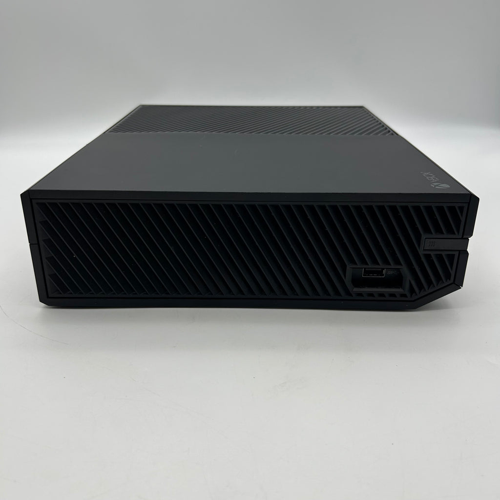 Microsoft Xbox One (1540) 2013 1TB Console Bundle: 3 Games and Controller