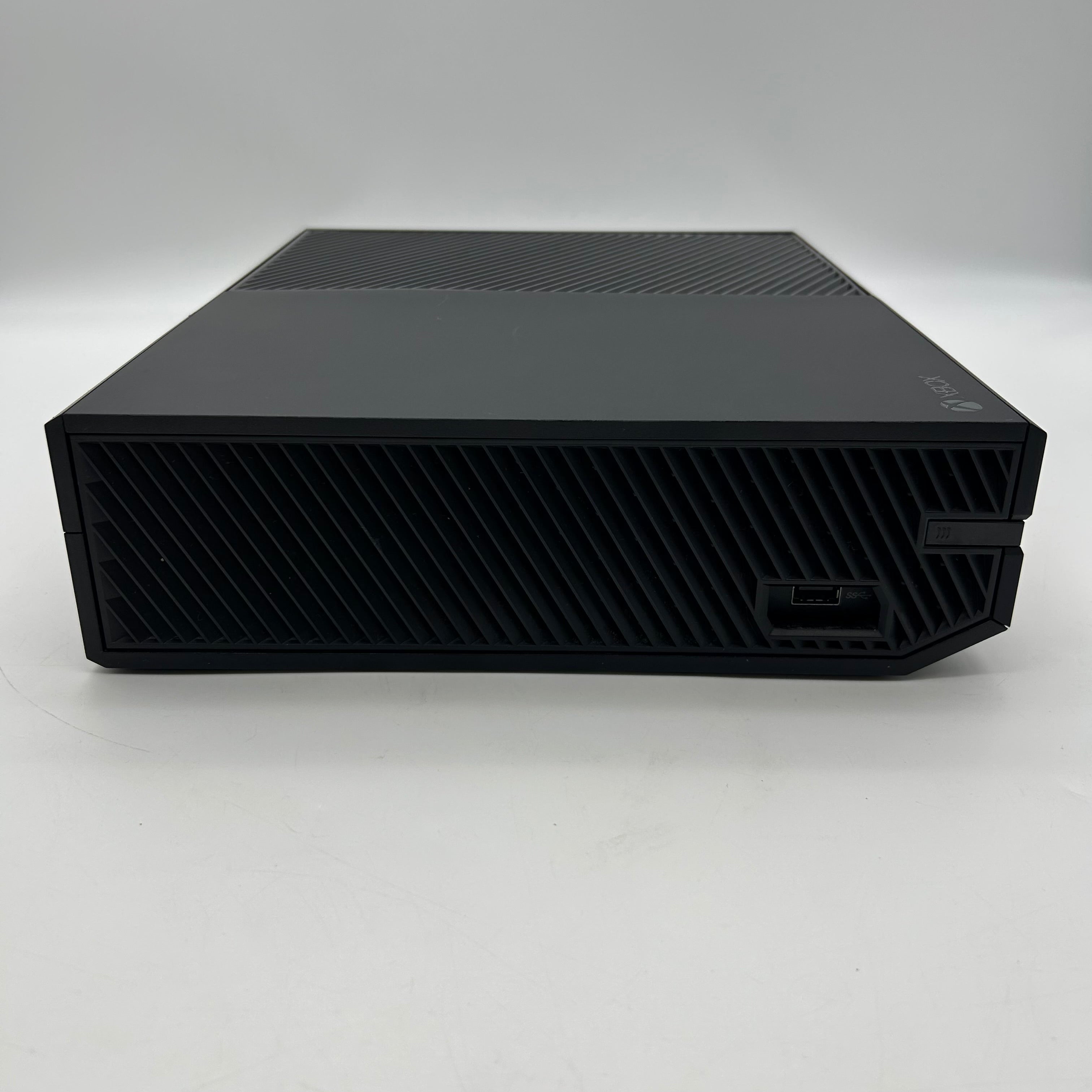Microsoft Xbox One (1540) 2013 1TB Console Bundle: 3 Games and Controller