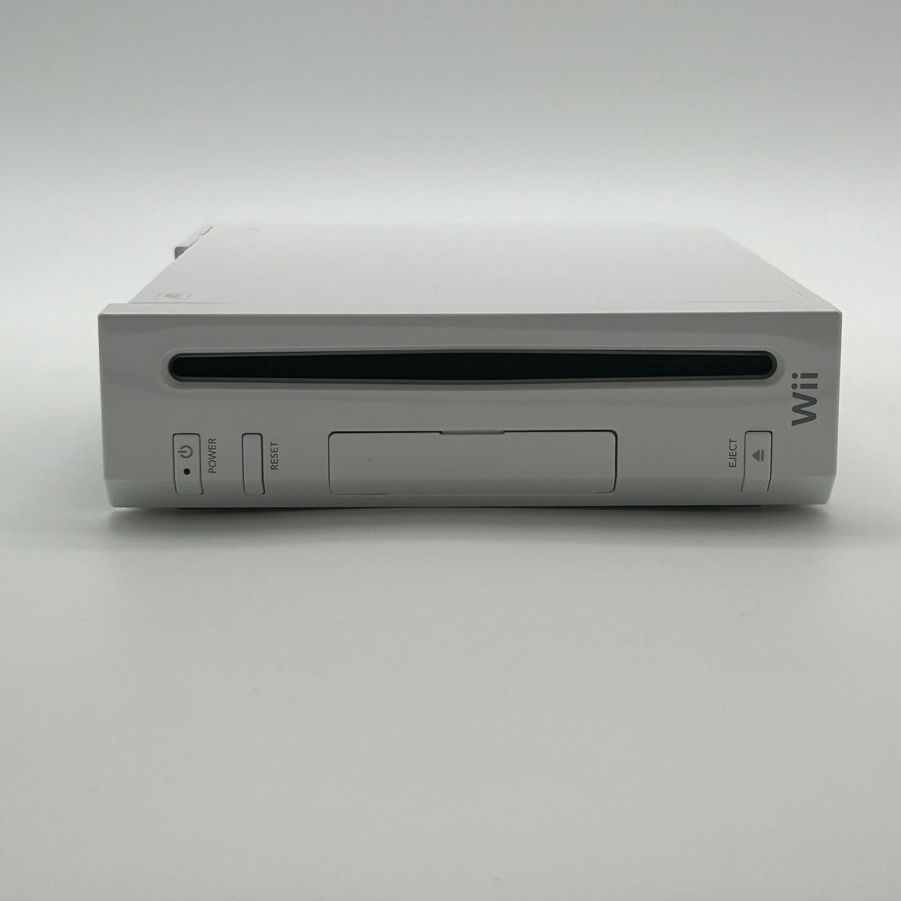 Nintendo Wii (RVL-001) 2006 White Video Game System w/ Remote and Nunchuck