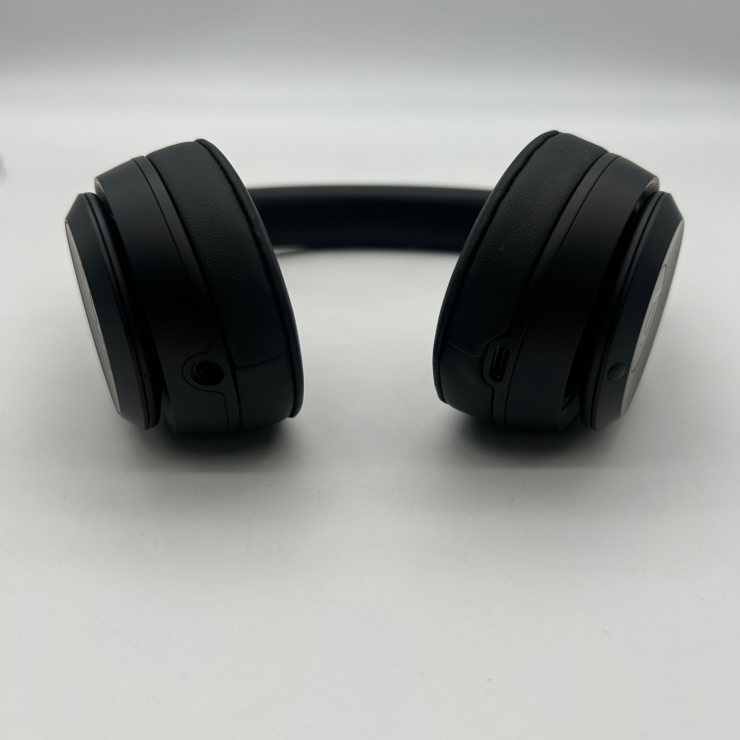 Beats Solo 4 Wireless Bluetooth Headphones - Black w/ Box included