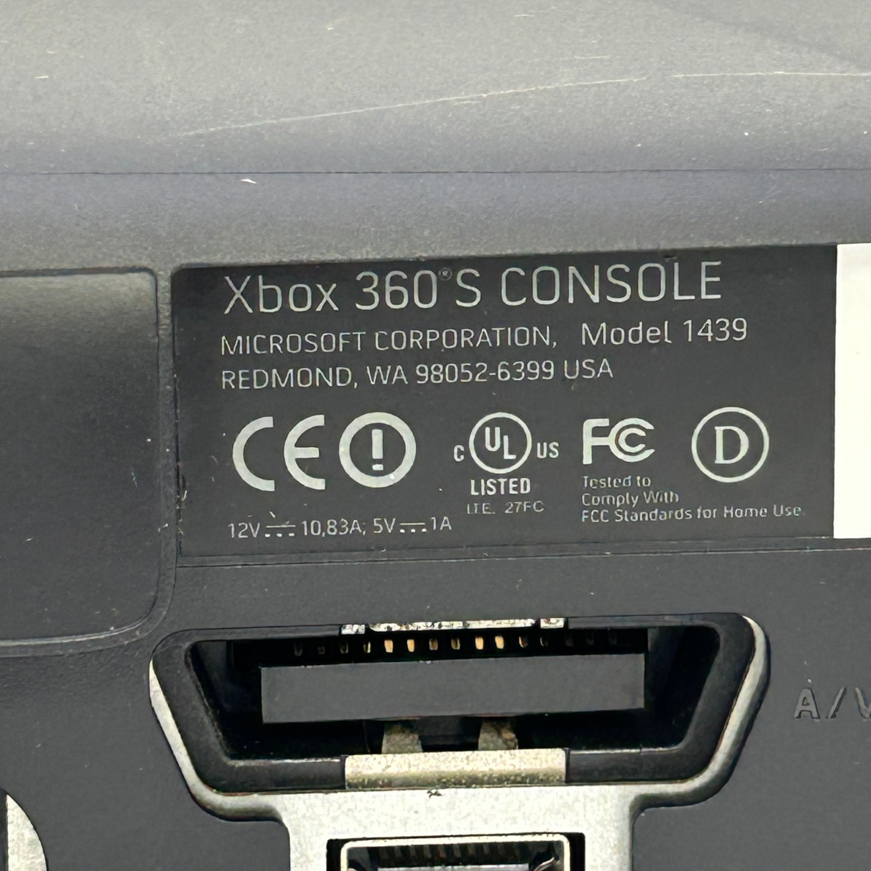 Xbox 360 S Slim Black (Model 1439) 4GB w/ Kinect & 1 Game - Tested