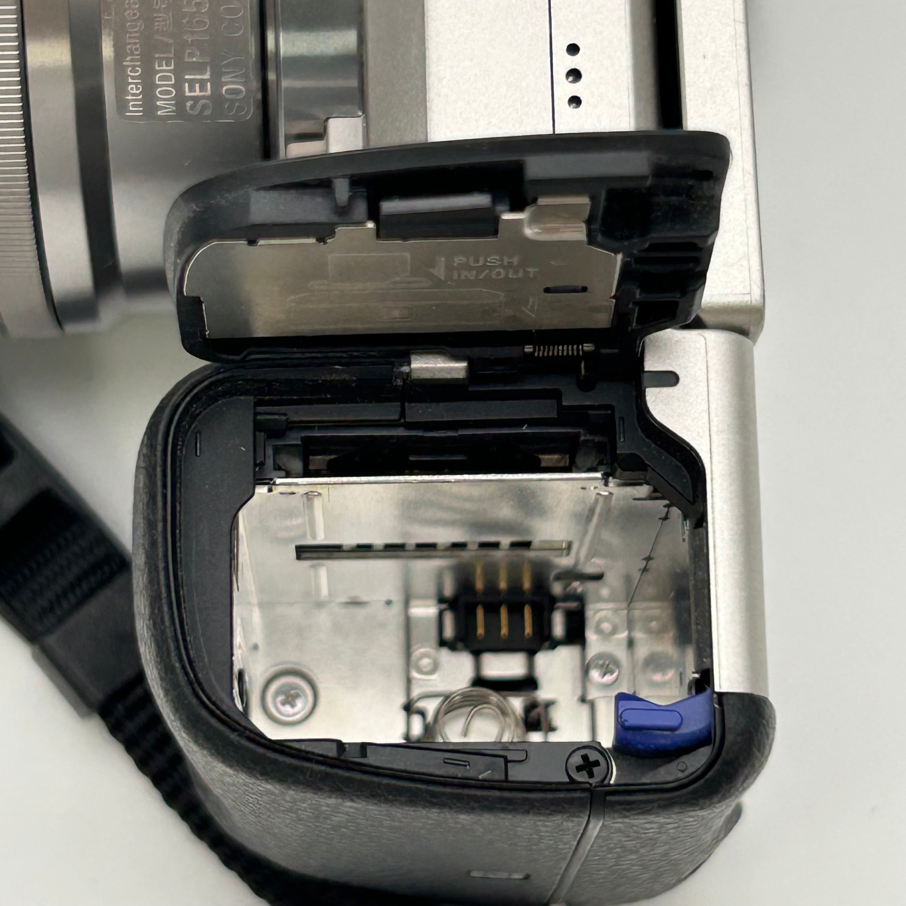 Sony Alpha A6000 Mirrorless Digital Camera w/16-50mm Lens English Silver - Used
