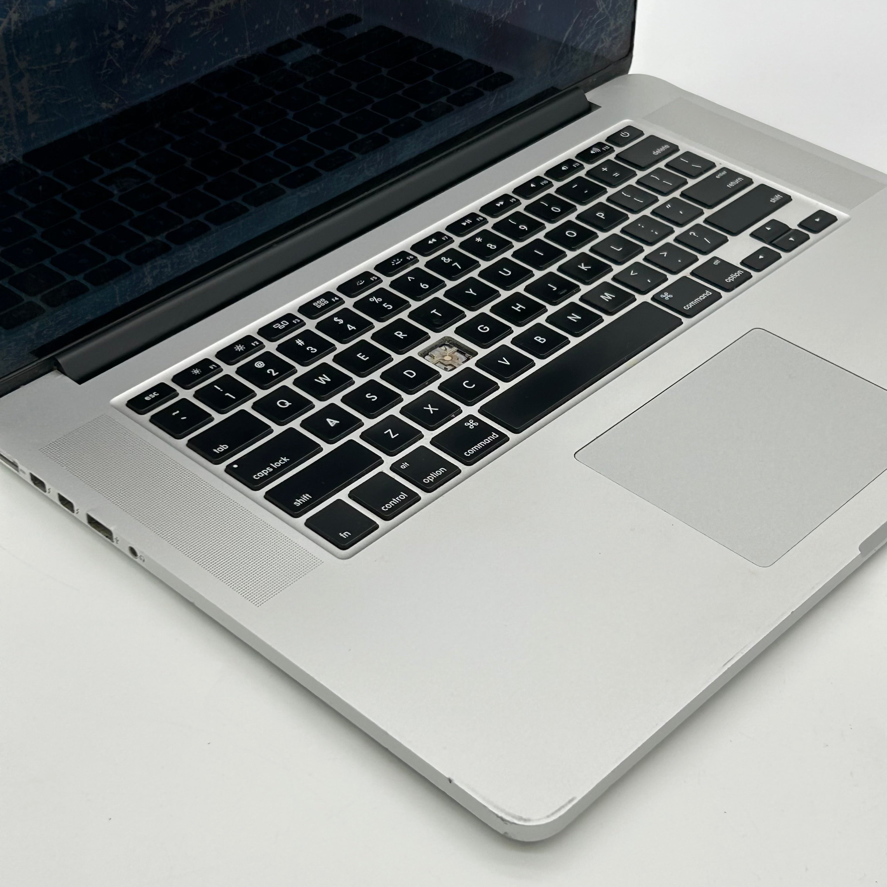 Apple MacBook Pro 15.4” Retina, A1398, 2.4 GHz Quad-Core i7, 16GB RAM, 512GB SSD
