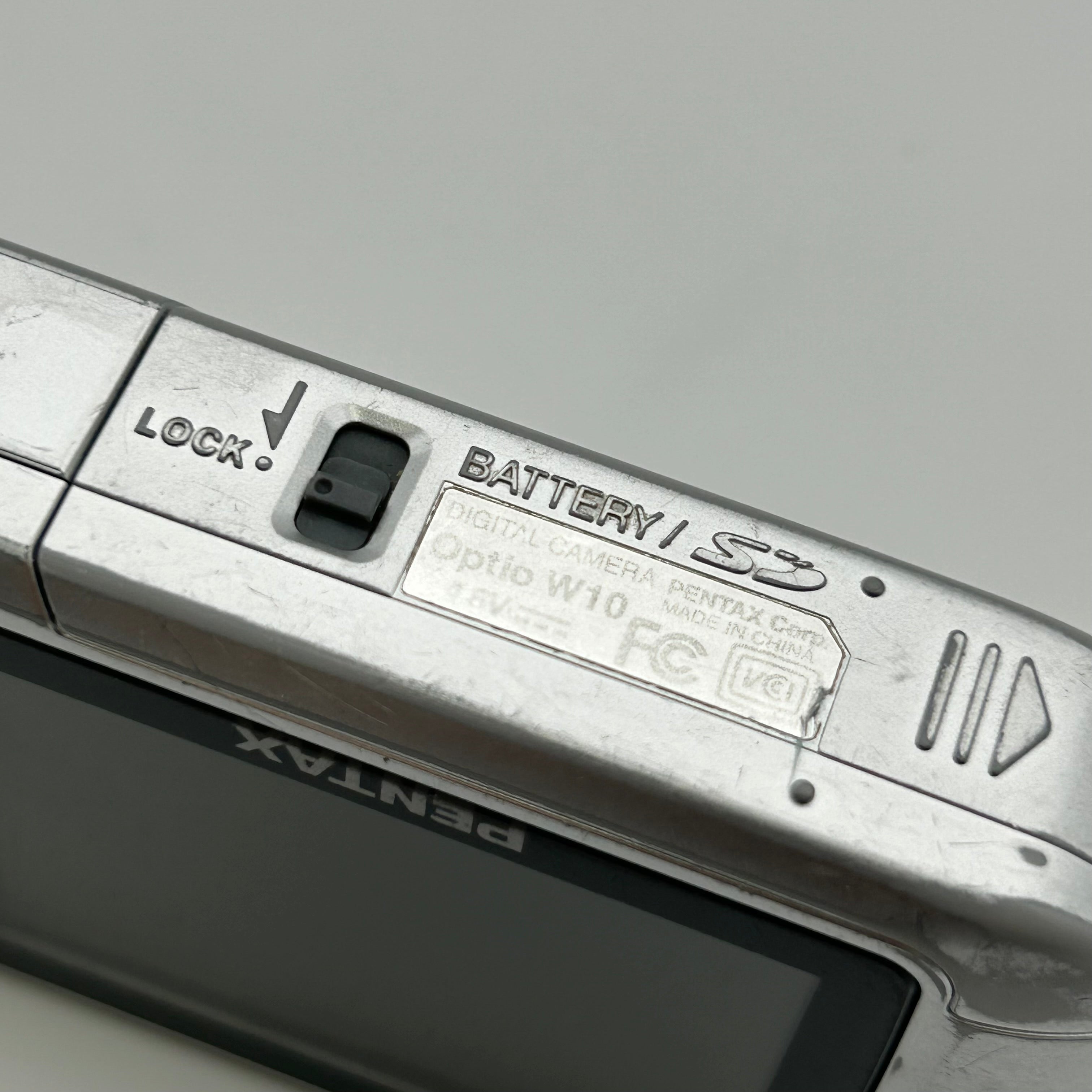 Pentax Underwater Digital Camera Optio W10 6.0MP Silver Tested & Includes 64GB SDXC Card - Used