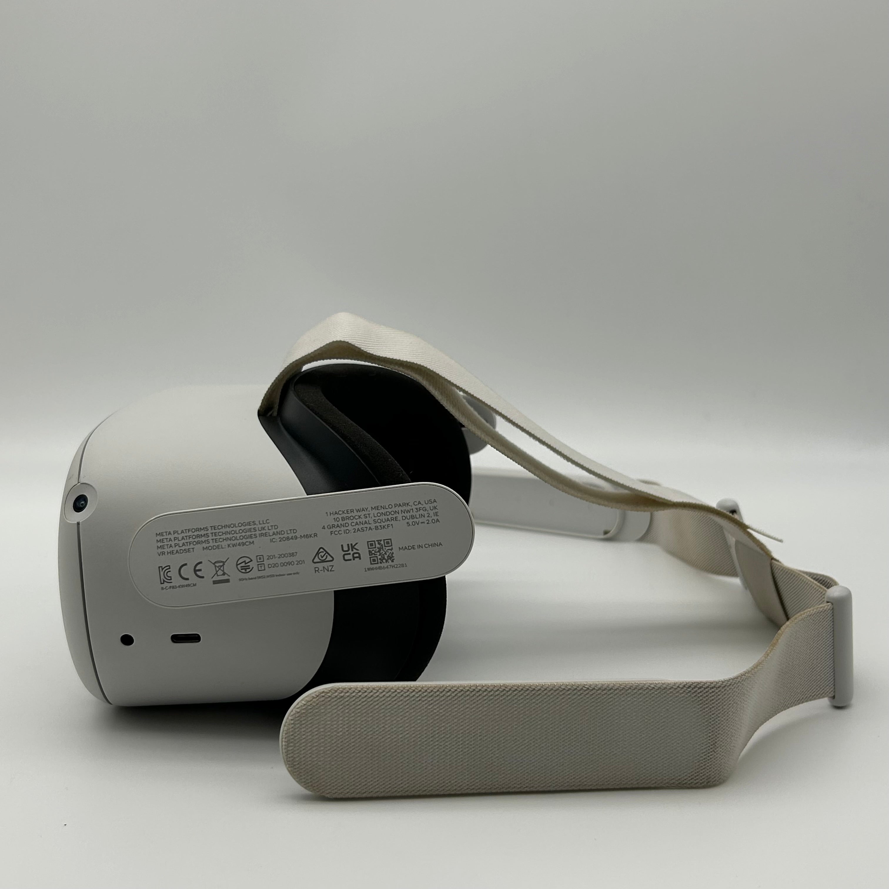 Meta Quest 2 128GB Standalone All-in-One VR Headset KW49CM - Used - White