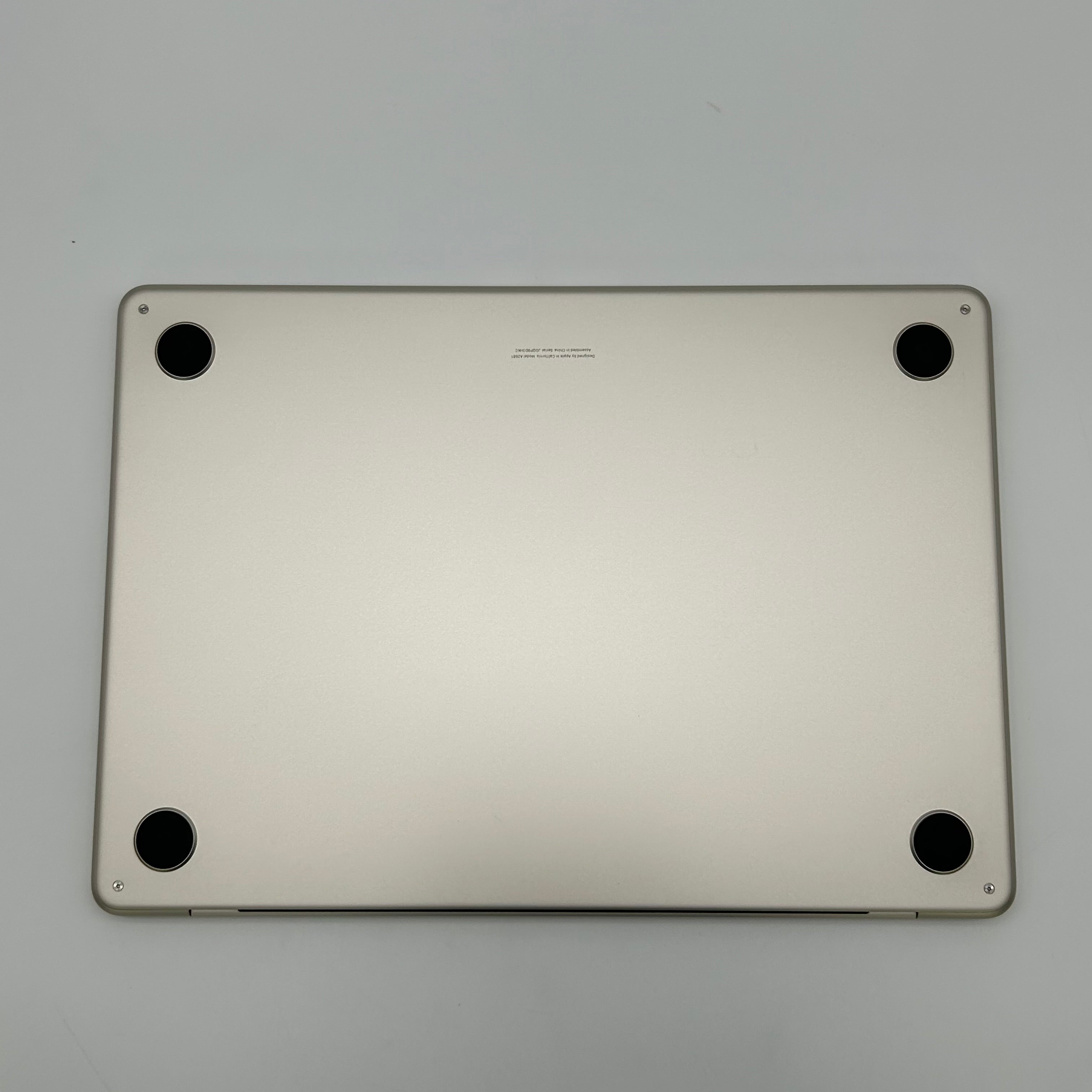 Apple MacBook Air 13.6" M2 8C GPU 3.5GHz 8GB RAM 256GB SSD A2681 - Starlight - Includes Front, Back, and Keyboard Case - Used