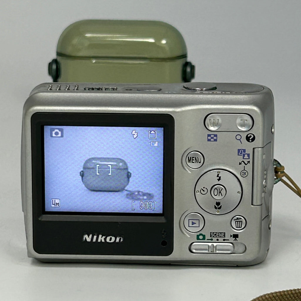 Nikon Coolpix L4 Digital Camera Untested