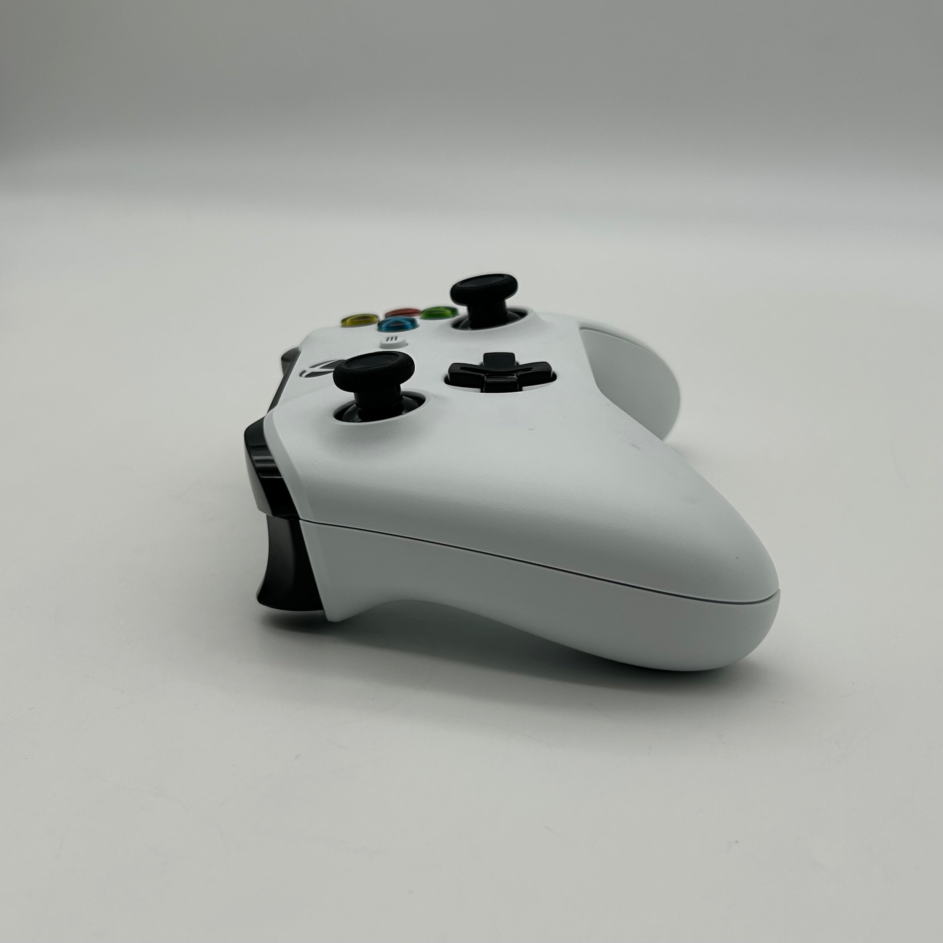 Microsoft Xbox One S 1681 1TB White Console w/ Controller & Cables  - Tested