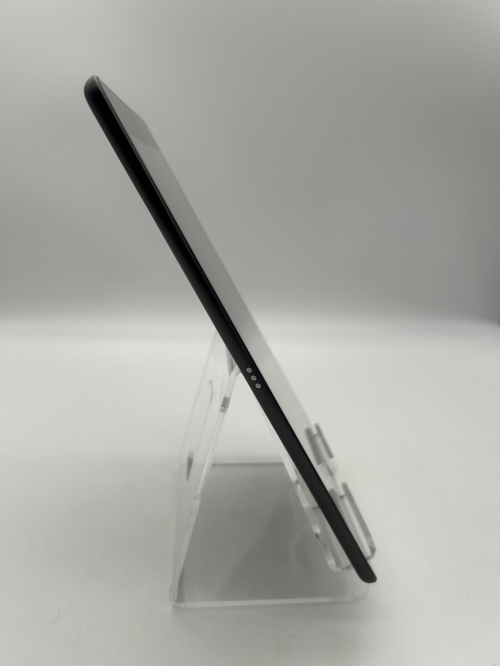Apple iPad 8th Gen A2270 32GB Wi-Fi Space Gray