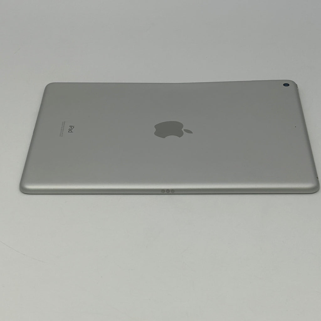 Apple iPad 8th generation 128gb 10.2” Silver A2270 / MYLE2LL/A - WiFi