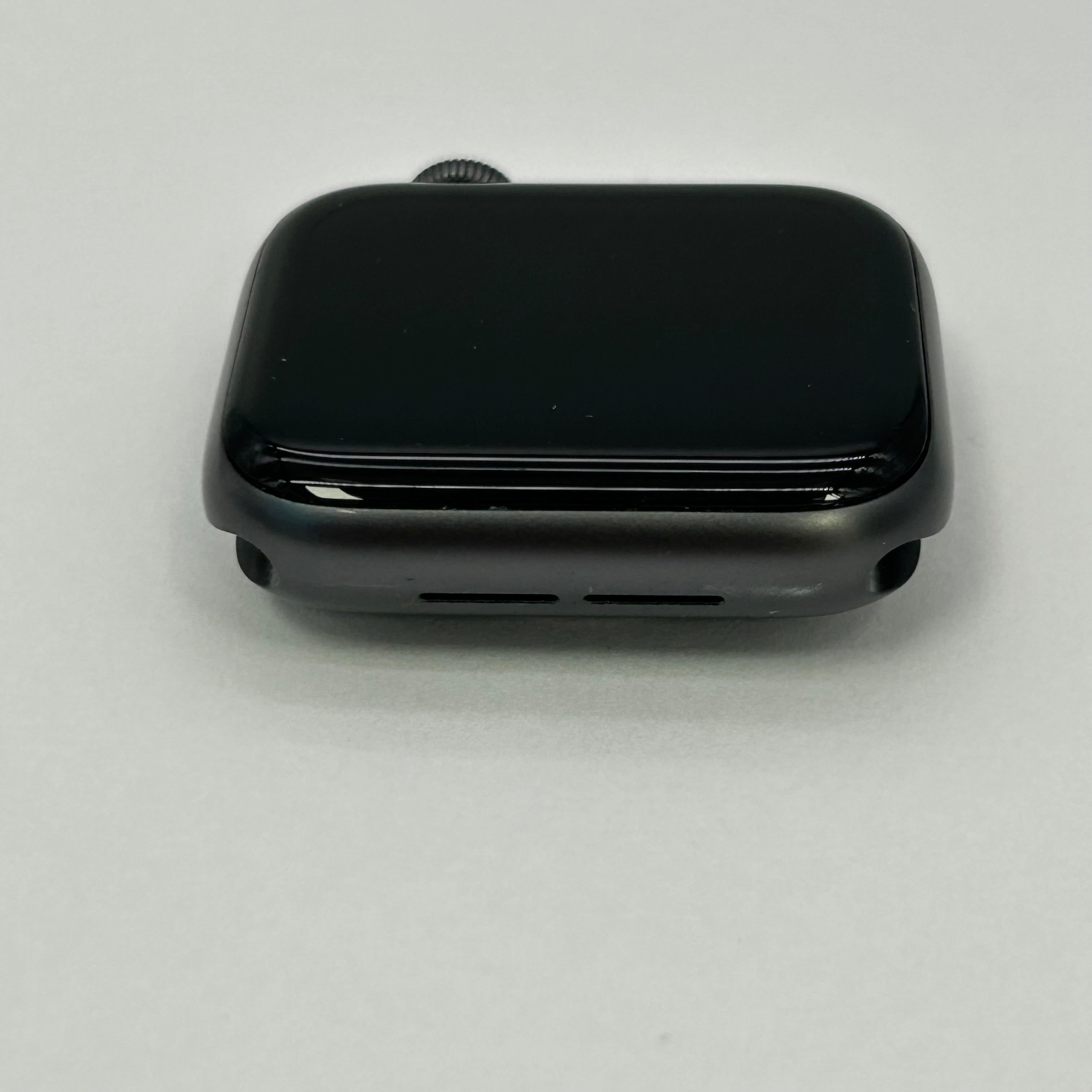 Apple Watch Series 4 40 mm Space Gray A1977 GPS Only 72%