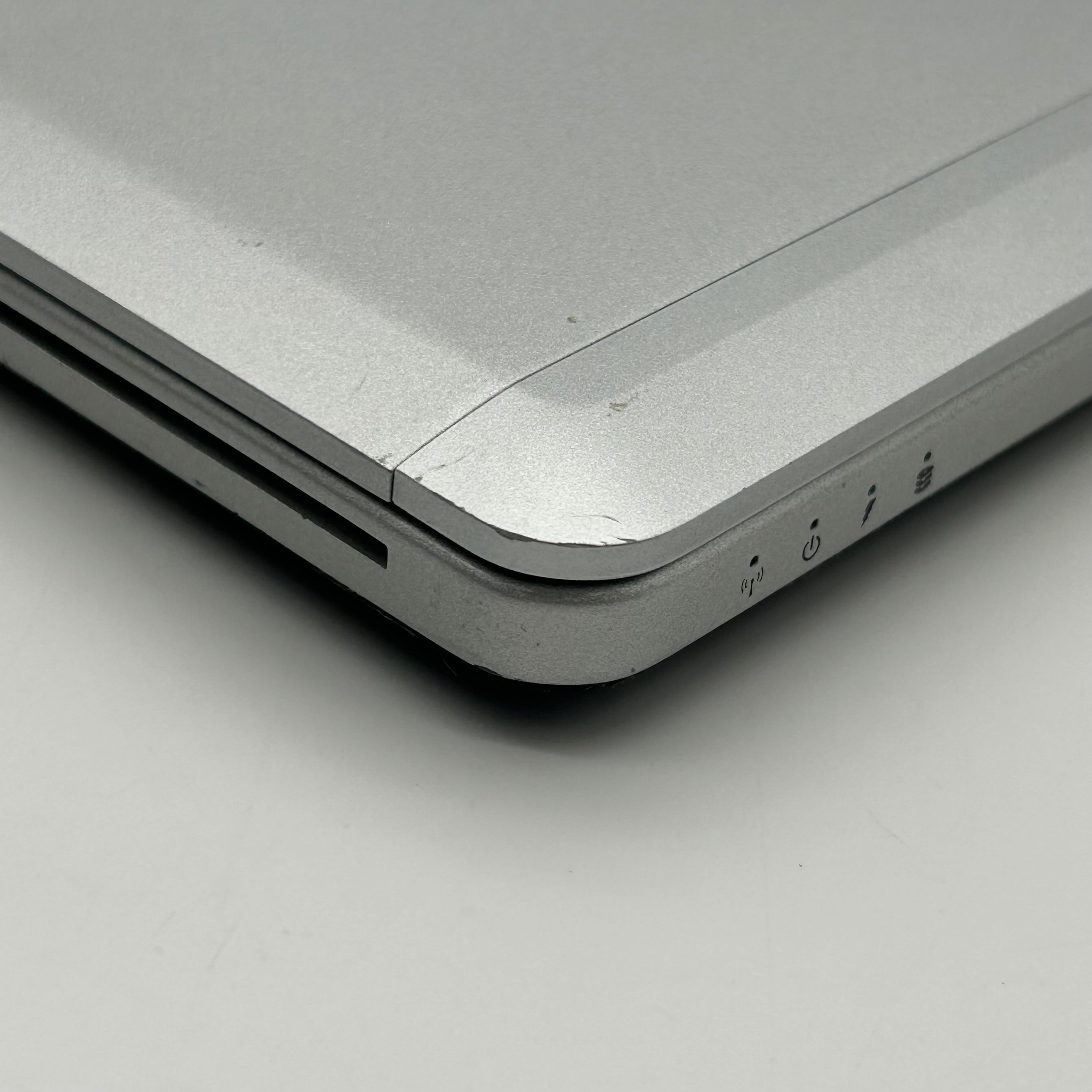 HP EliteBook Folio 9470m 14" |Core i5 |4GB RAM| 256GB| Silver Laptop w/ Charger - AS IS