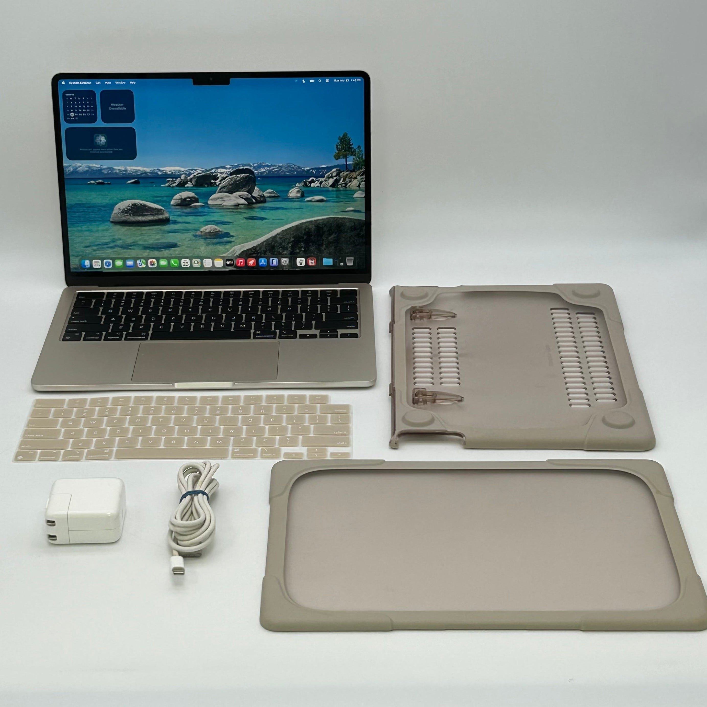 Apple MacBook Air 13.6" M2 8C GPU 3.5GHz 8GB RAM 256GB SSD A2681 - Starlight - Includes Front, Back, and Keyboard Case - Used