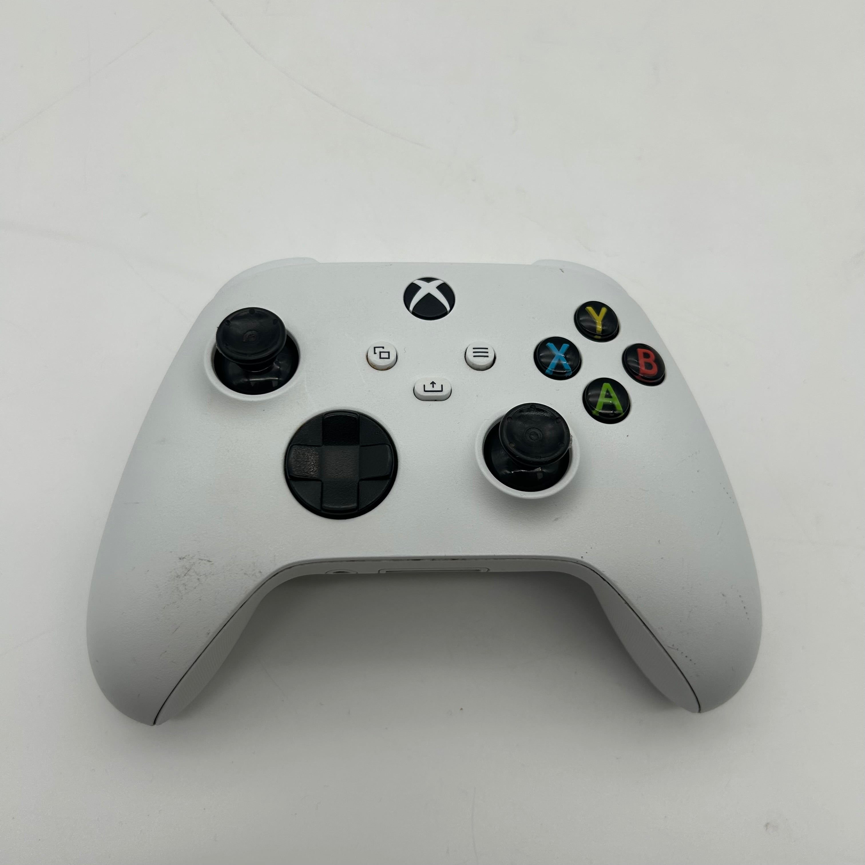 Microsoft Xbox One (1540) 2013 1TB Console Bundle: 3 Games and Controller