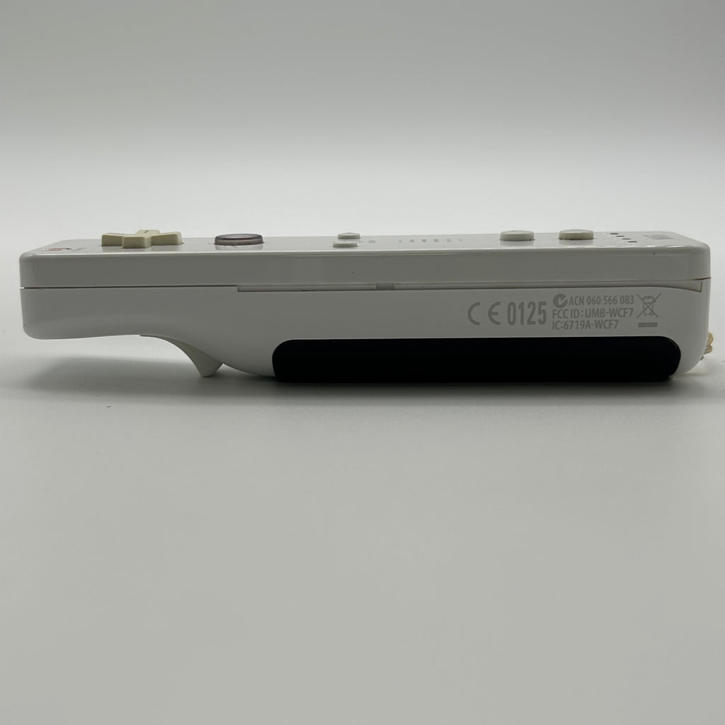 Nintendo Wii (RVL-001) 2006 White Video Game System w/ Remote and Nunchuck