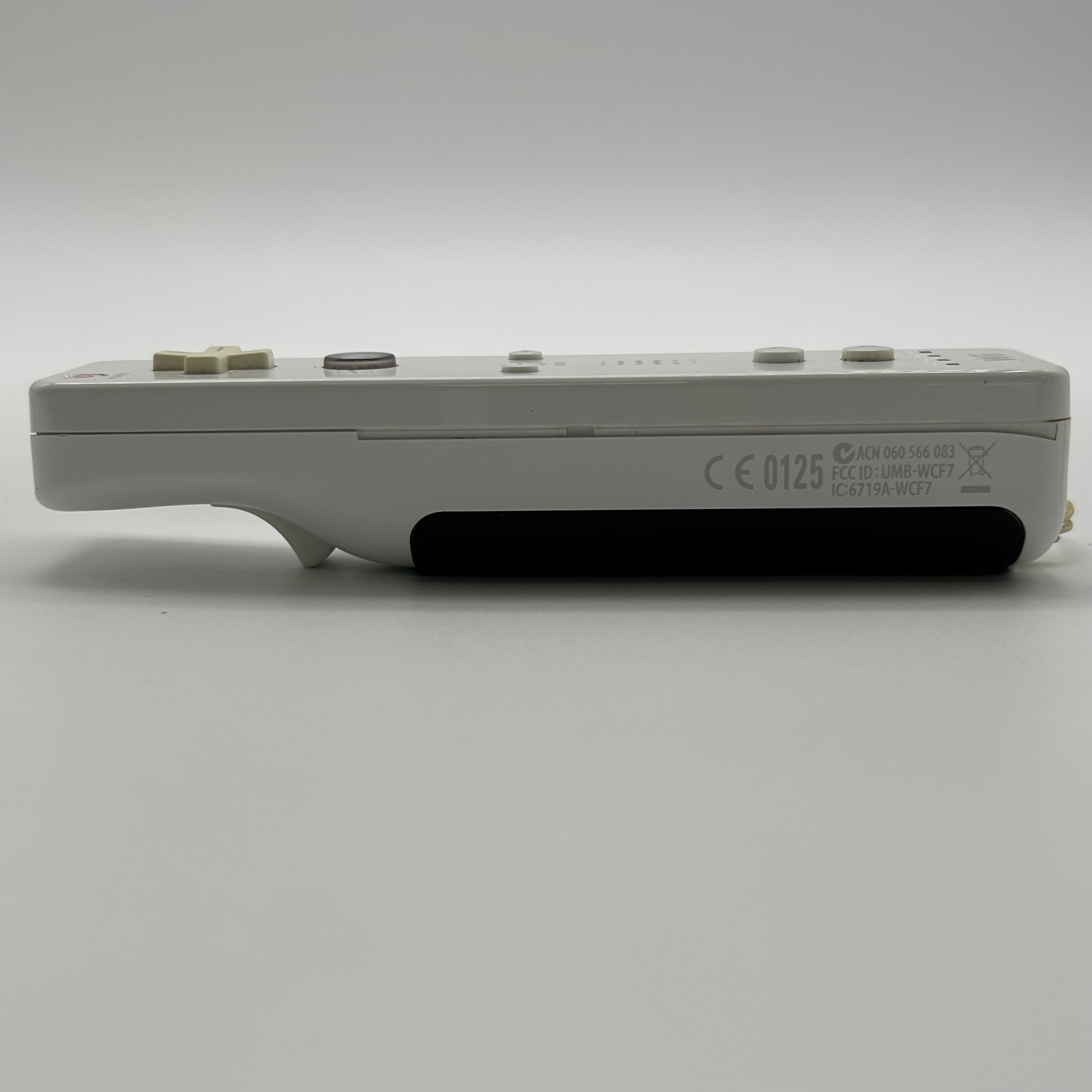 Nintendo Wii (RVL-001) 2006 White Video Game System w/ Remote and Nunchuck