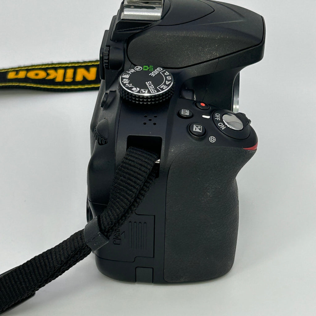Nikon D3300 Digital SLR Camera - Black (Body Only) - READ