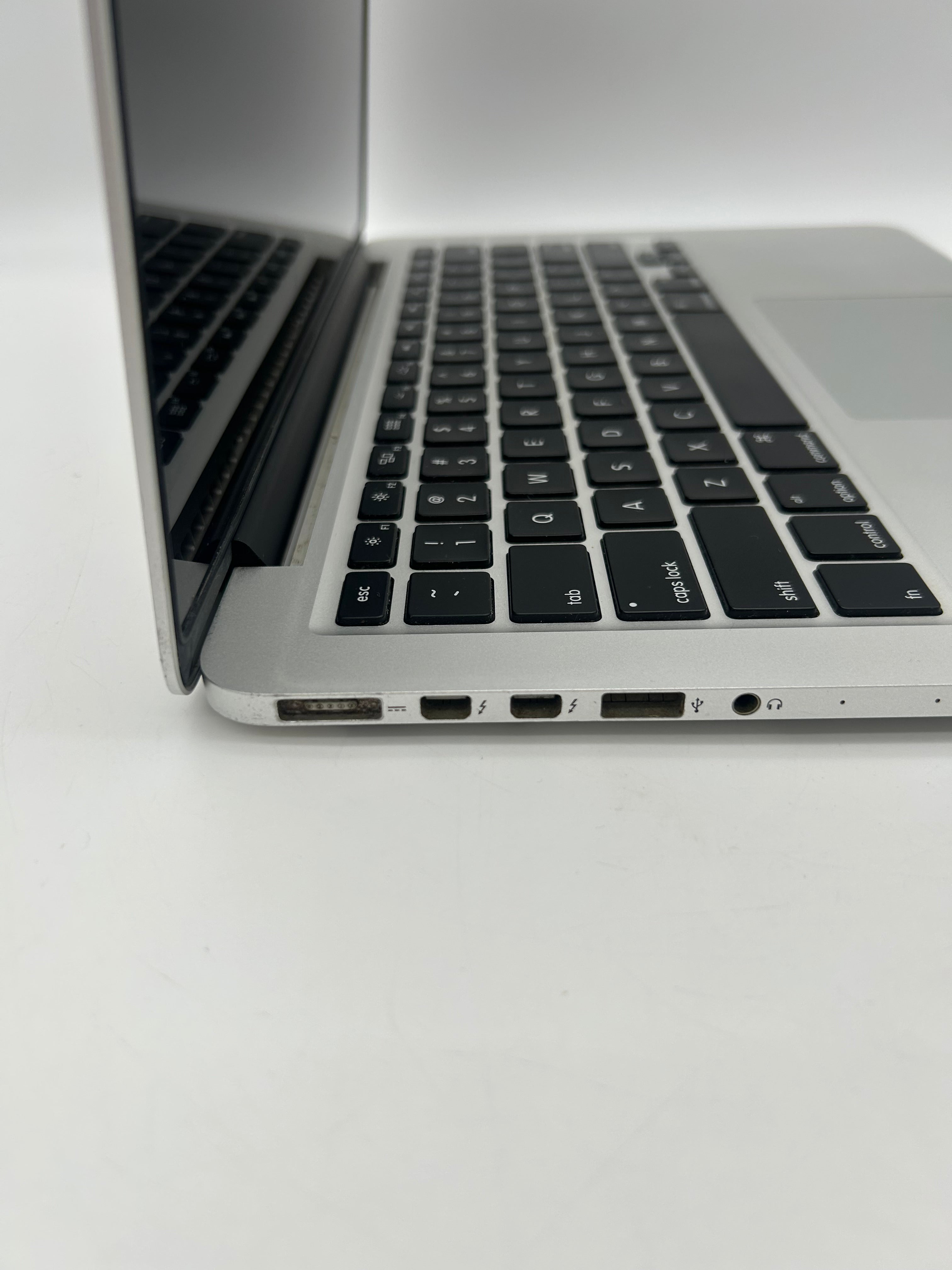 Apple MacBook Pro 13-inch Late 2013 2.4GHz Core i5 8GB 256GB Silver Used - C
