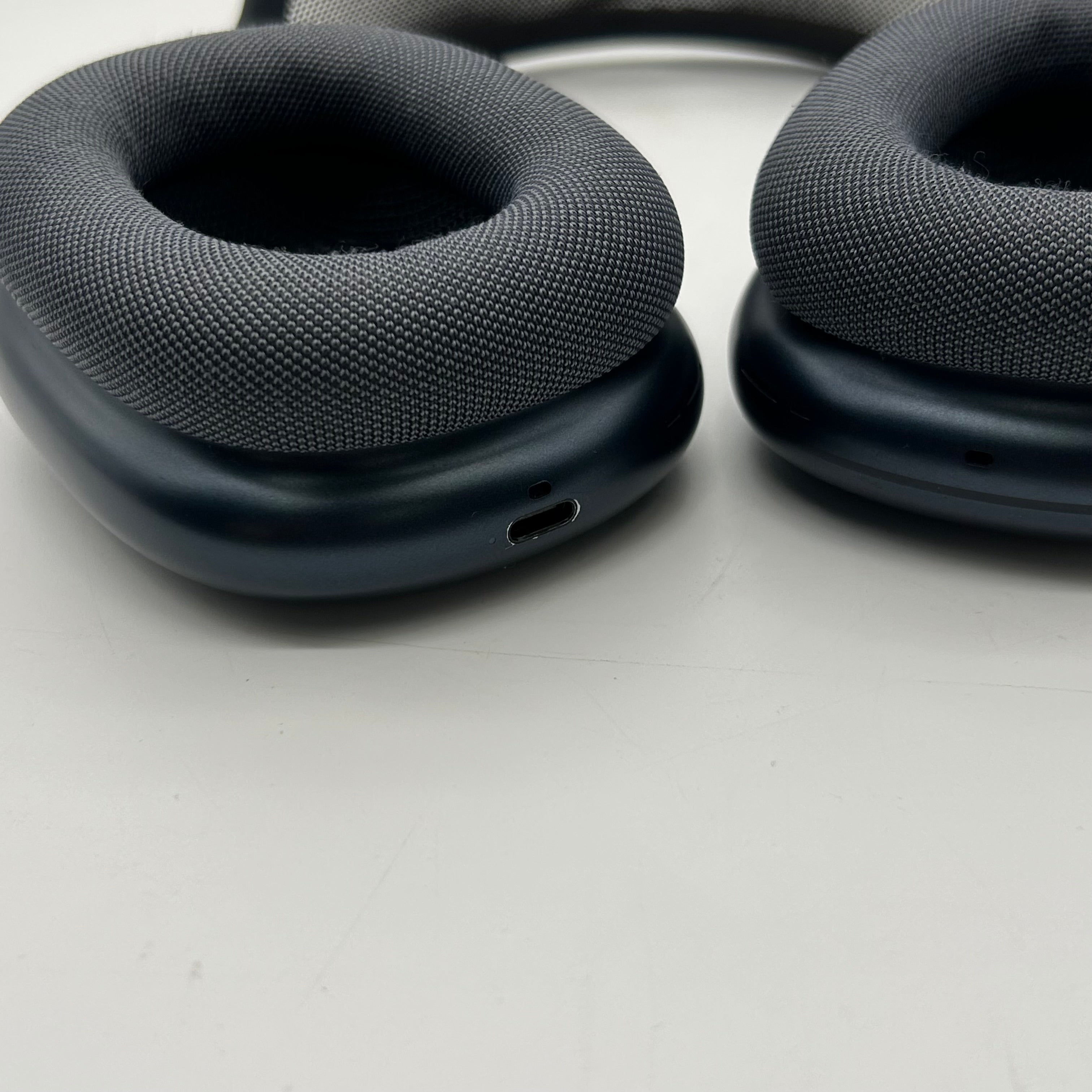 Apple AirPods Max A3184 (USB-C) (2024) Over-Ear Headphones - For Parts Only