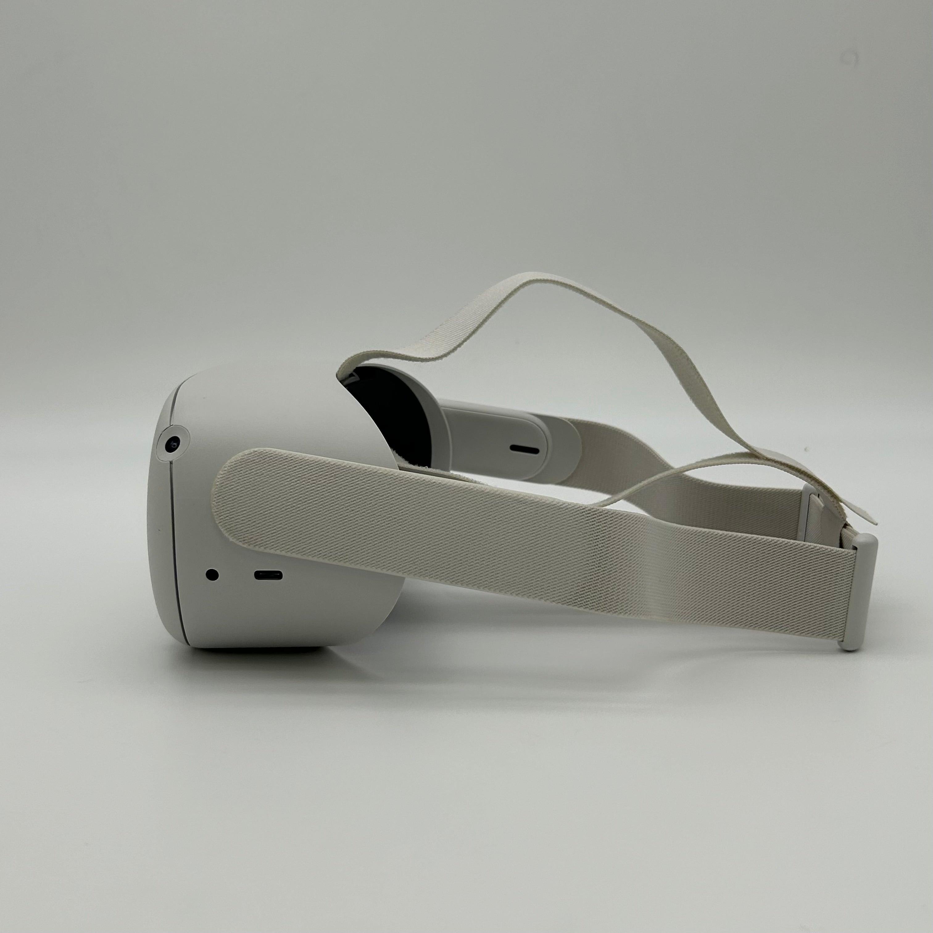 Meta Quest 2 128GB All-in-One VR Headset + Controllers + Original Box - White - Used With Box