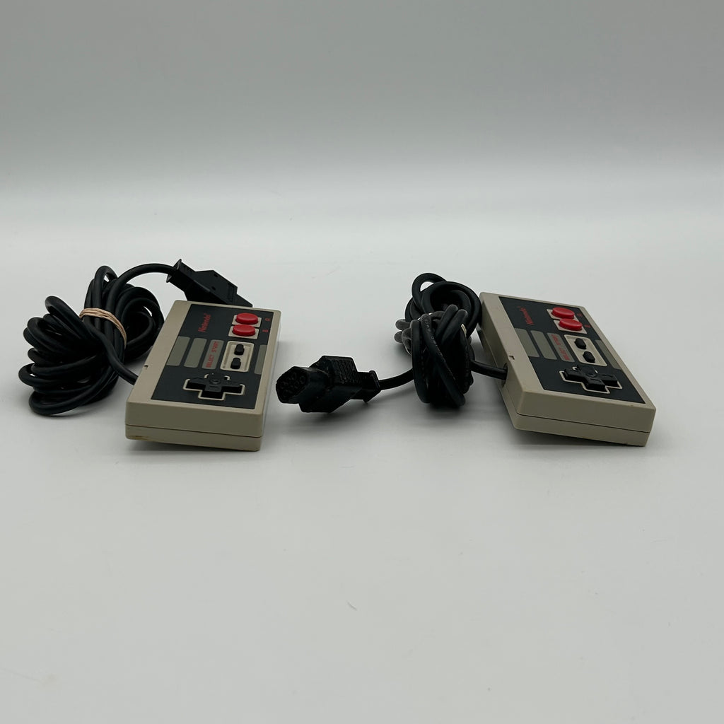 Retro Nintendo NES-001 Console System Bundle 2 Controllers Cables Blinking Light - Untested