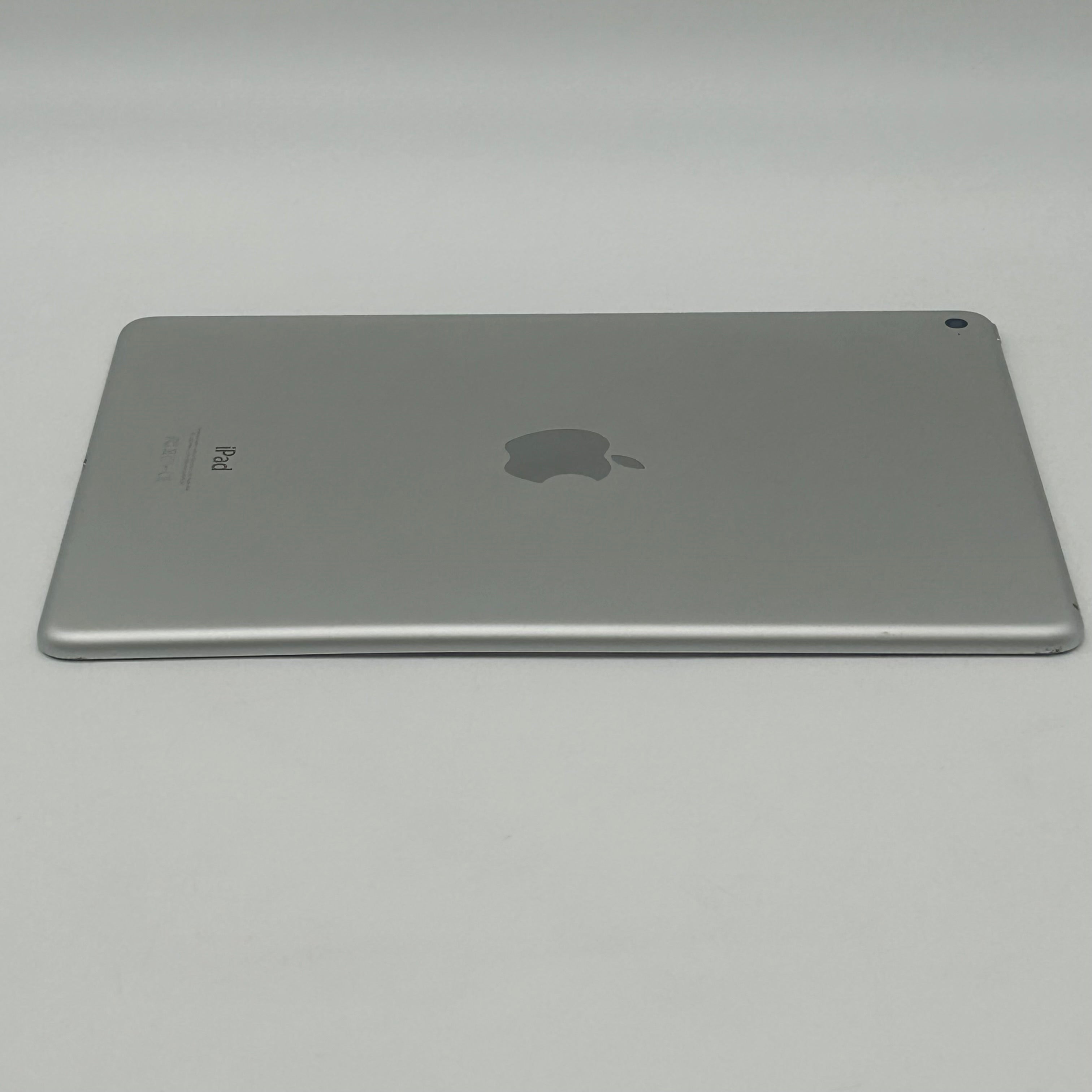 Apple iPad Air 2 Wi-Fi 16GB Silver A1566 - Cracked Screen