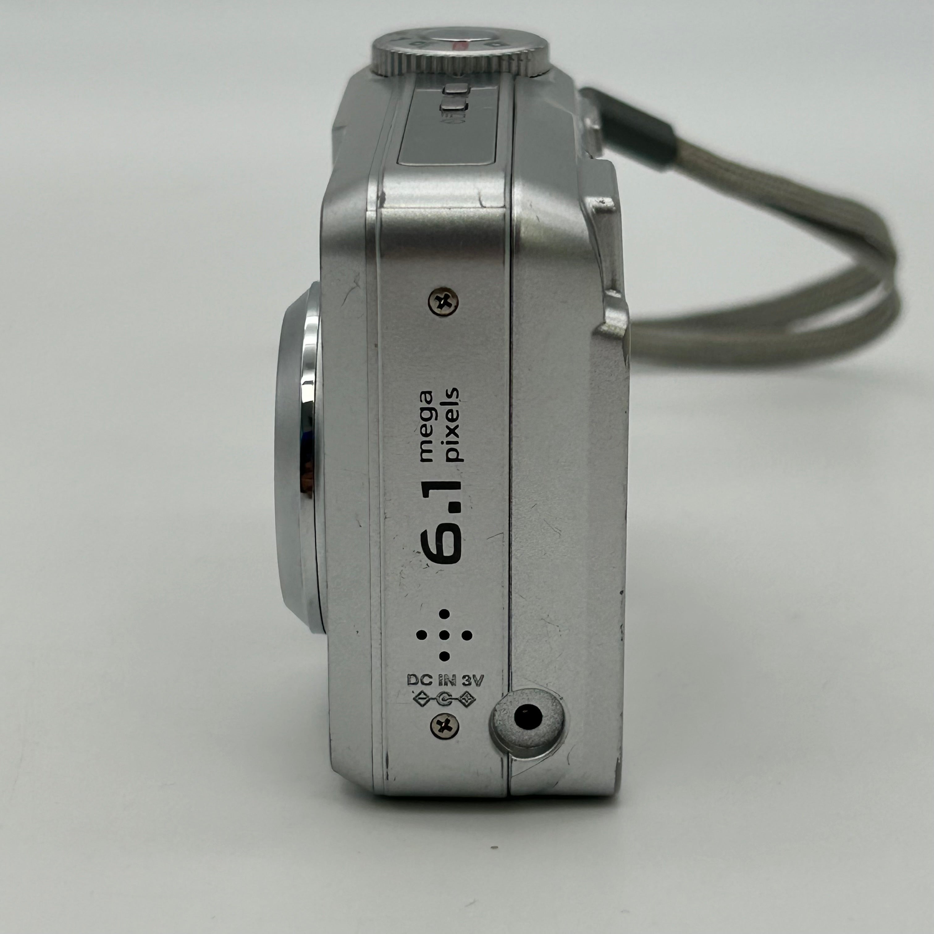Kodak EasyShare C643 6.1MP Compact Digital Camera Silver - Tested Works w/ Case