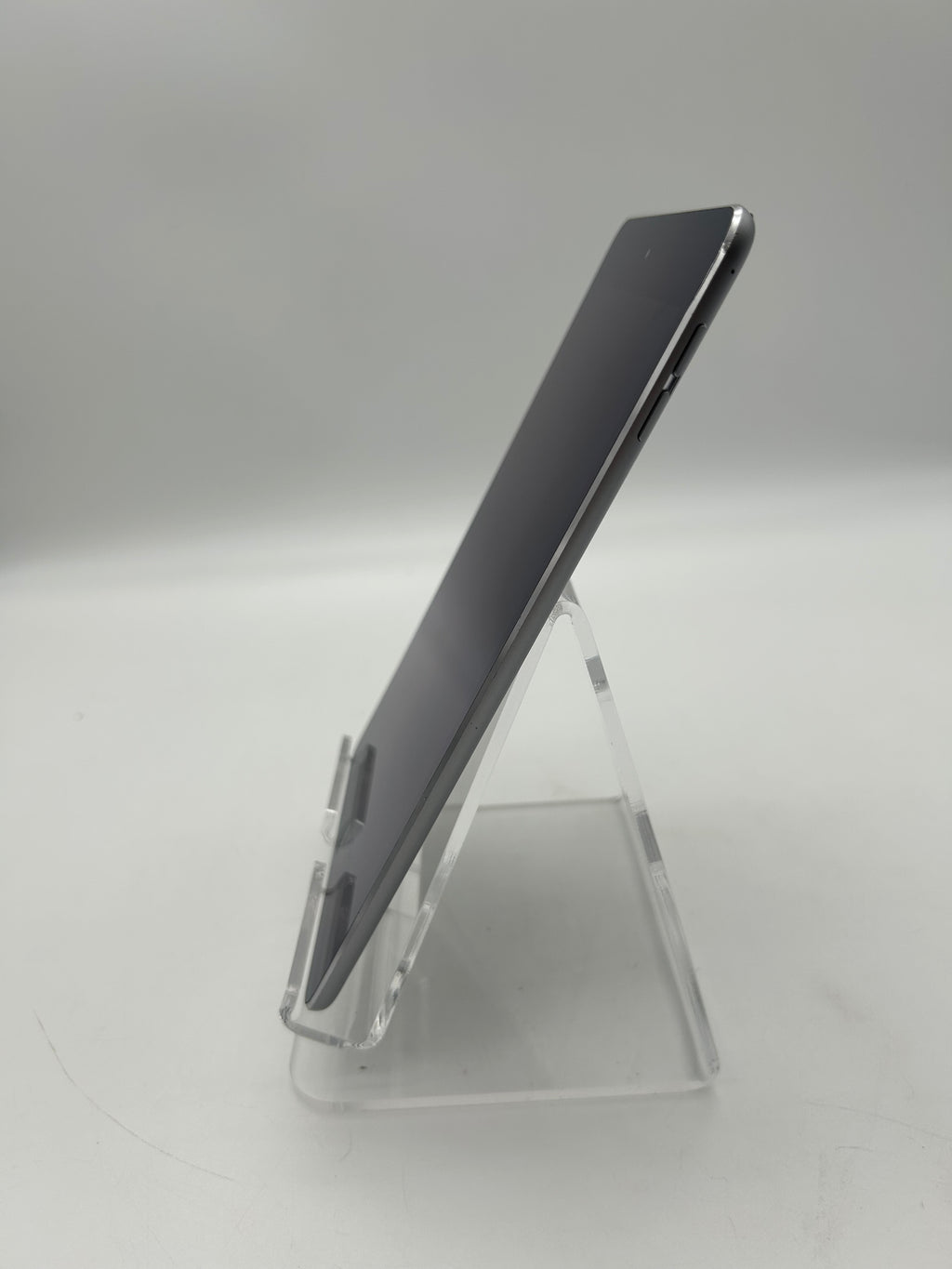 Apple iPad Mini 4th Gen A1538 32GB WiFi Unlocked Silver Used C