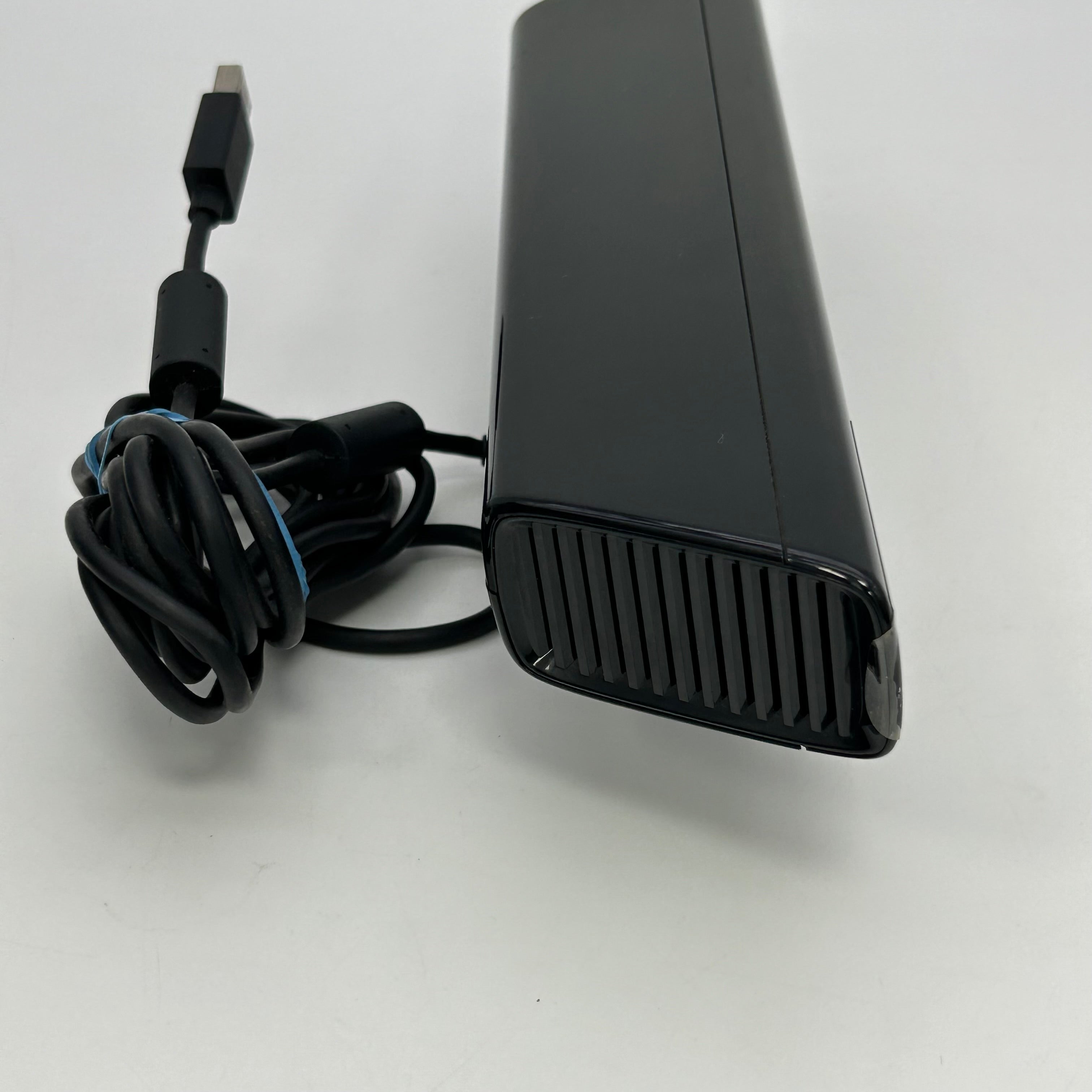 Xbox 360 S Slim Black (Model 1439) 4GB w/ Kinect & 1 Game - Tested
