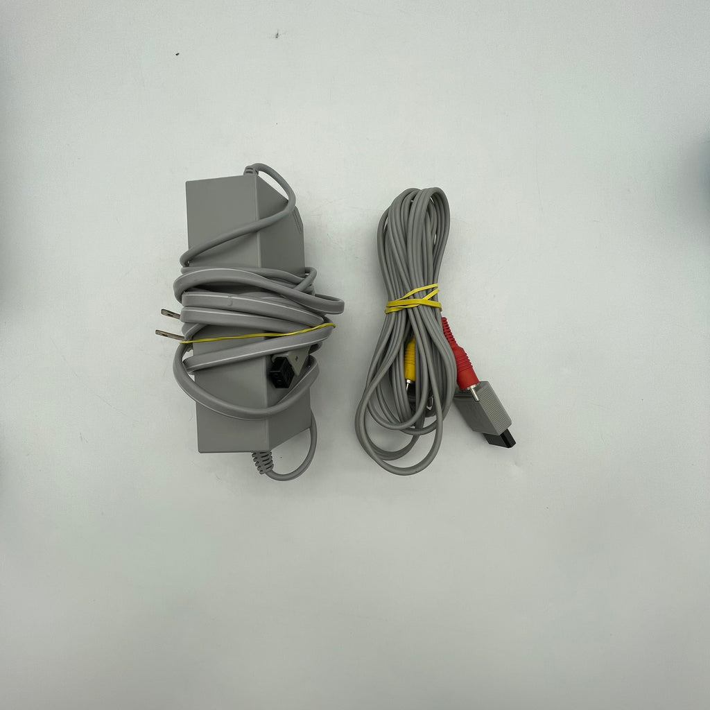 Nintendo Wii RVL-001 2006 Bundle w/ Wii remote and Nunchuck