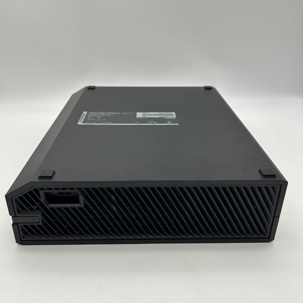 Microsoft Xbox One (1540) 2013 1TB Console Bundle: 3 Games and Controller