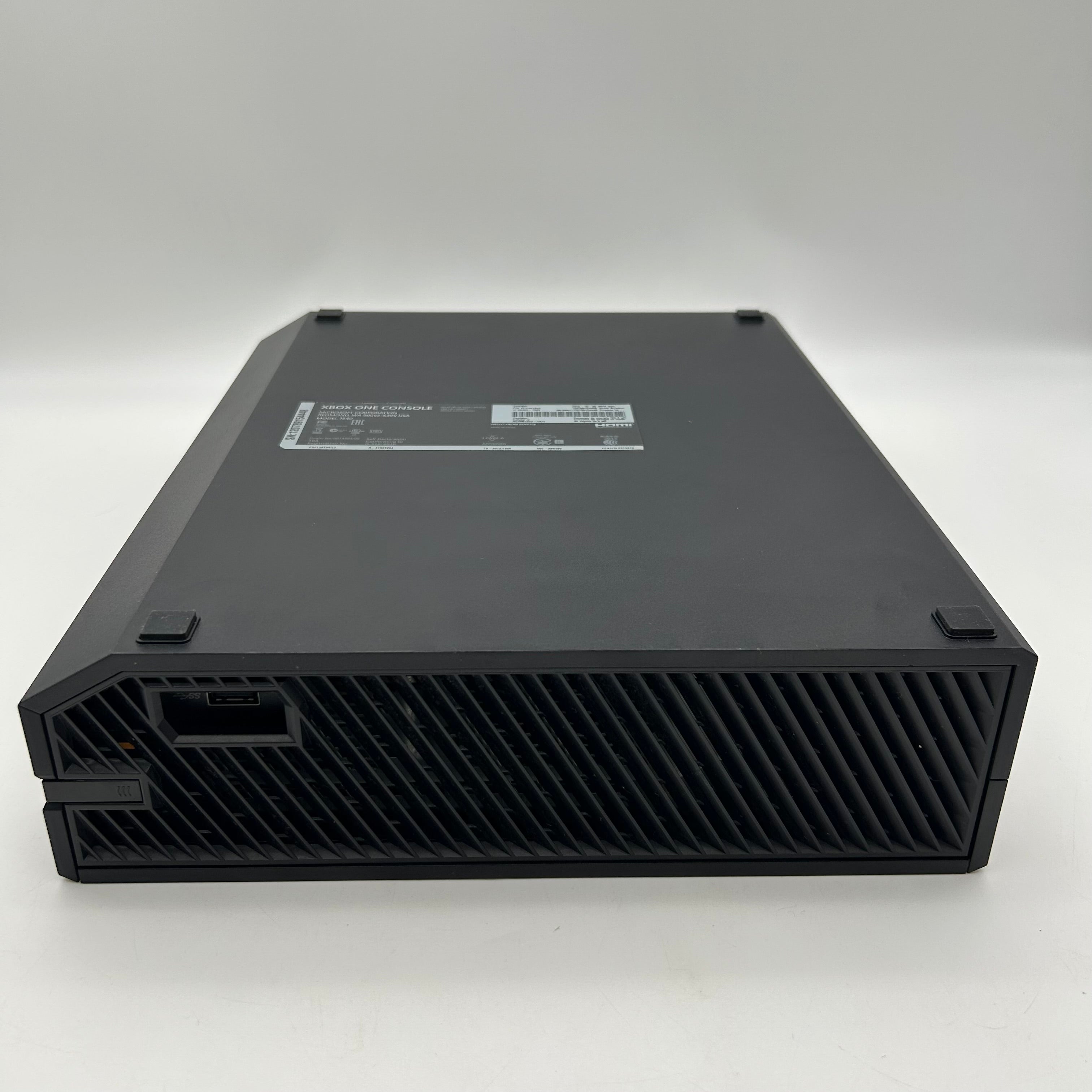Microsoft Xbox One (1540) 2013 1TB Console Bundle: 3 Games and Controller