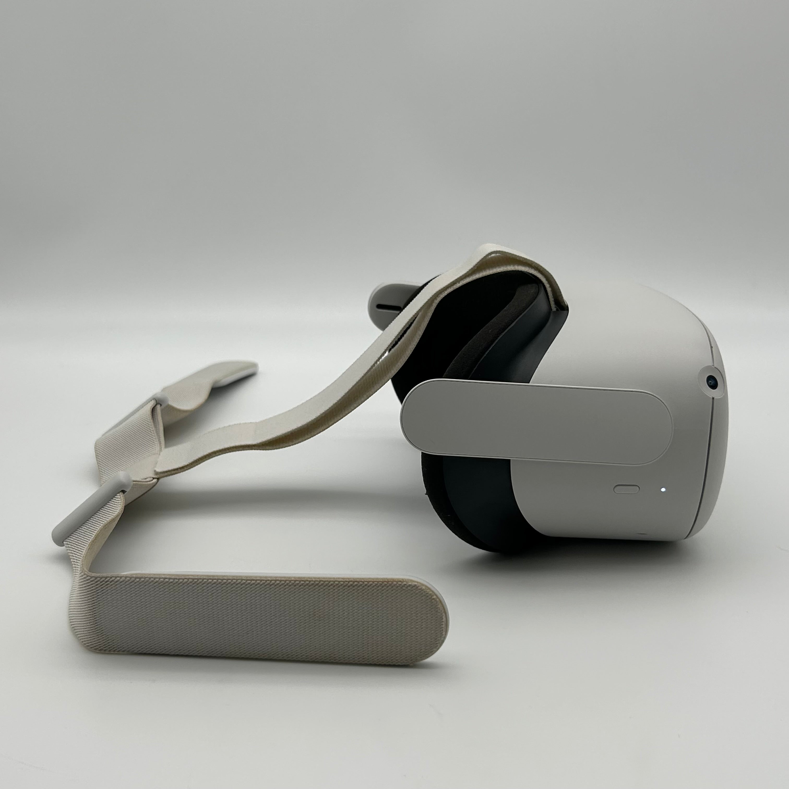 Meta Quest 2 128GB Standalone All-in-One VR Headset KW49CM - Used - White