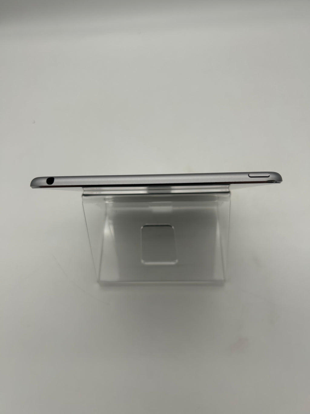 Apple iPad Mini 4th Gen A1538 32GB WiFi Unlocked Silver Used C