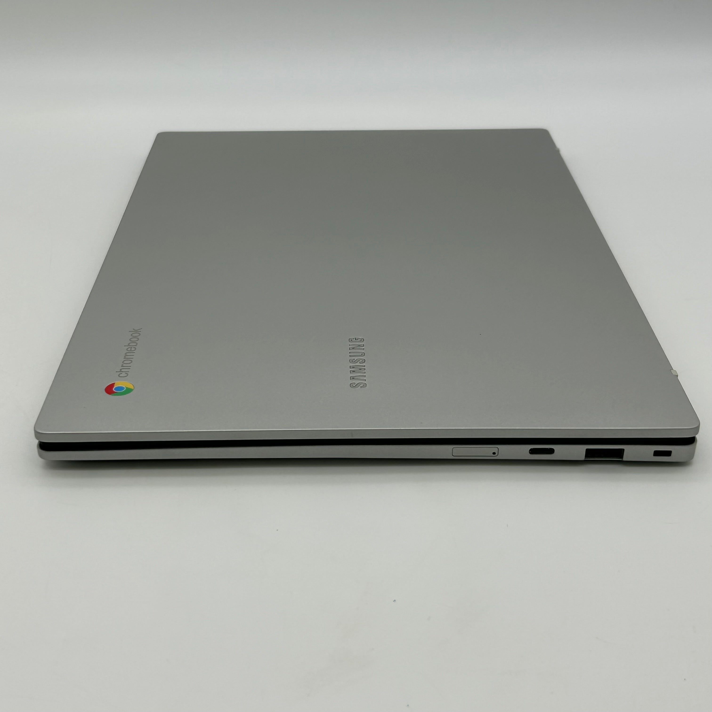 Samsung Galaxy Chromebook Go 14" 32GB 4GB | 100% Battery Health | W/ Charger