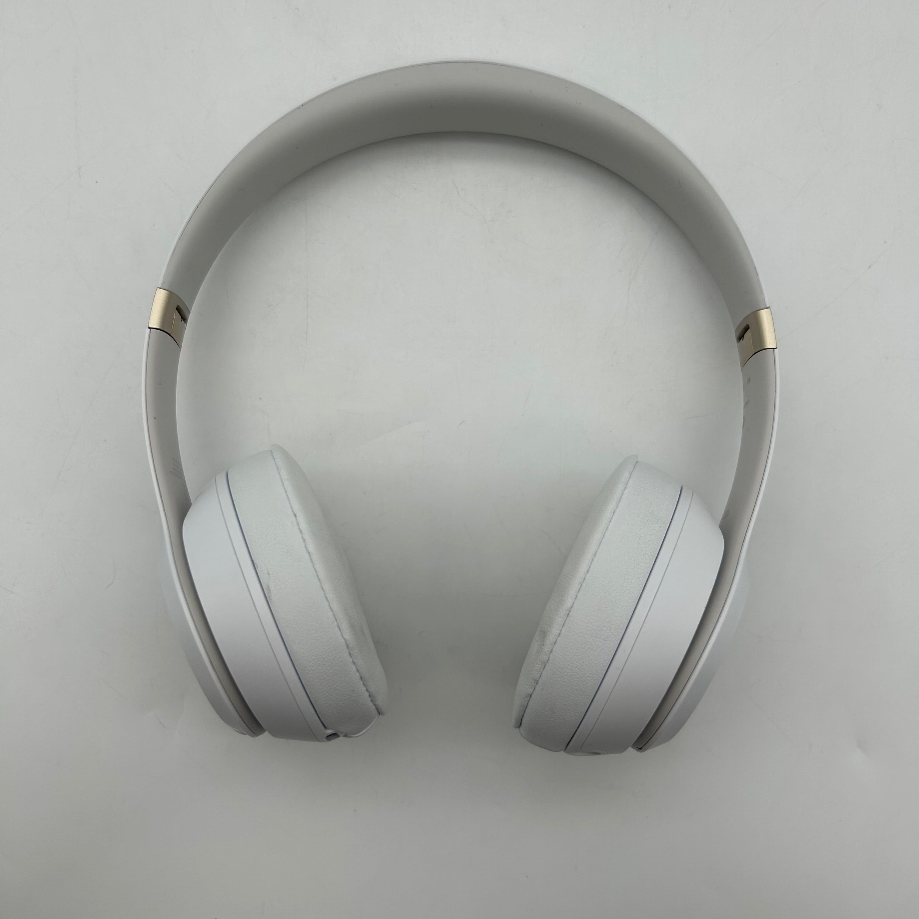 Beats Solo 4 Wireless Bluetooth Headphones - White w/ carrying case included