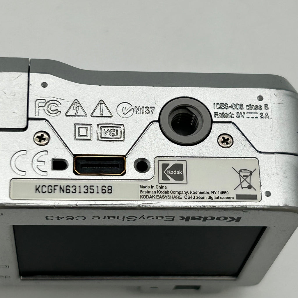 Kodak EasyShare C643 6.1MP Compact Digital Camera Silver - Tested Works w/ Case