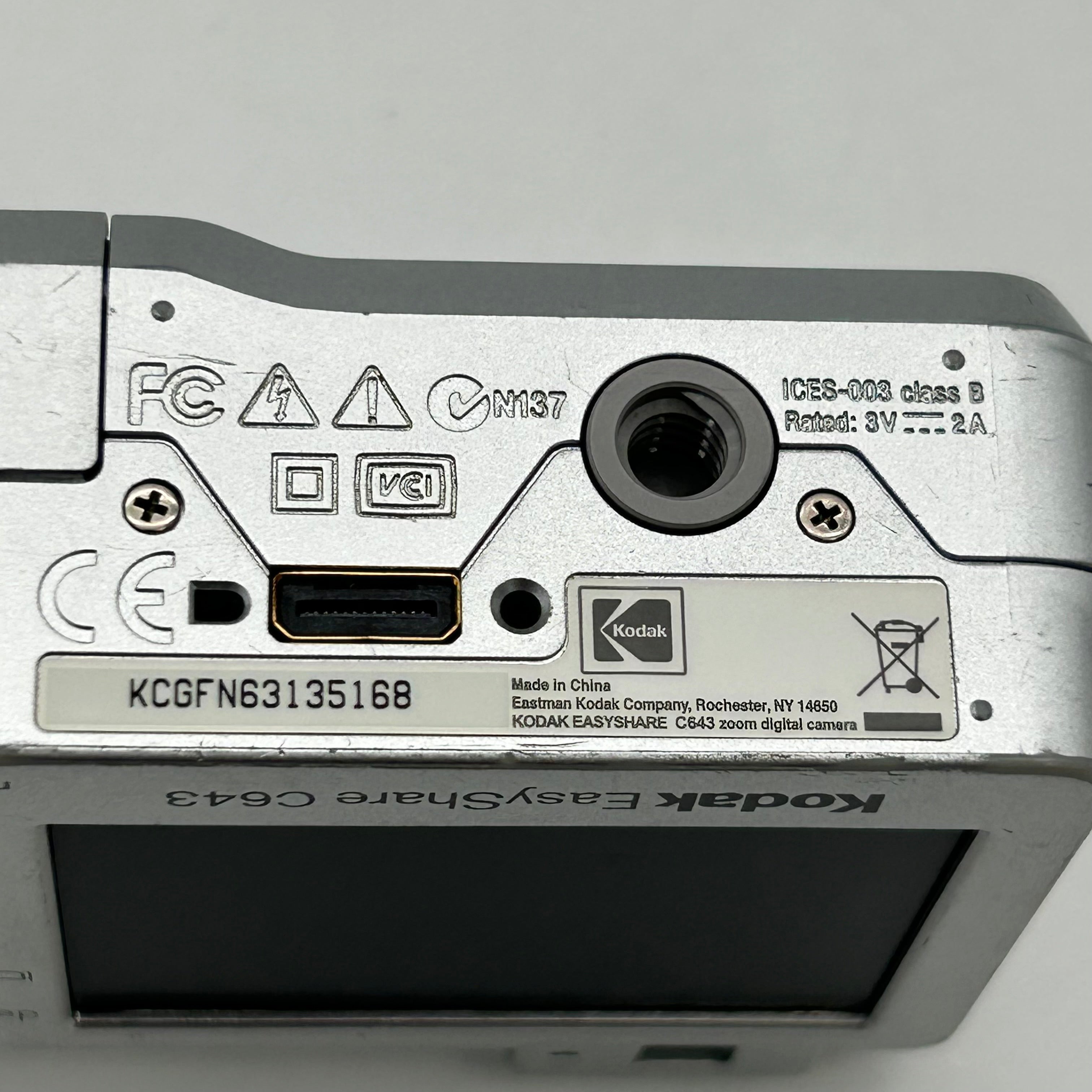 Kodak EasyShare C643 6.1MP Compact Digital Camera Silver - Tested Works w/ Case