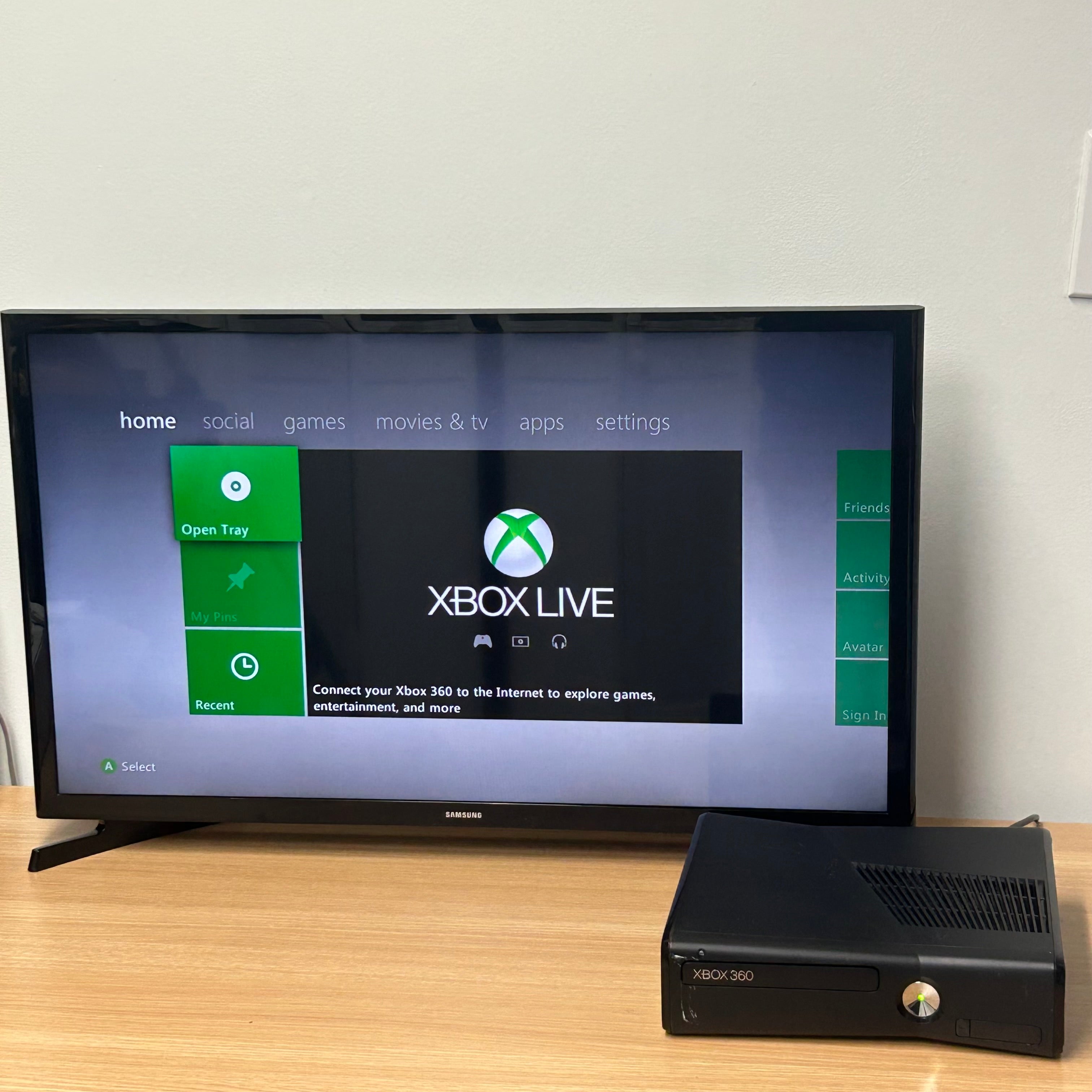 Microsoft Xbox 360 S 1439 Black 4GB Console Tested Working No HDD