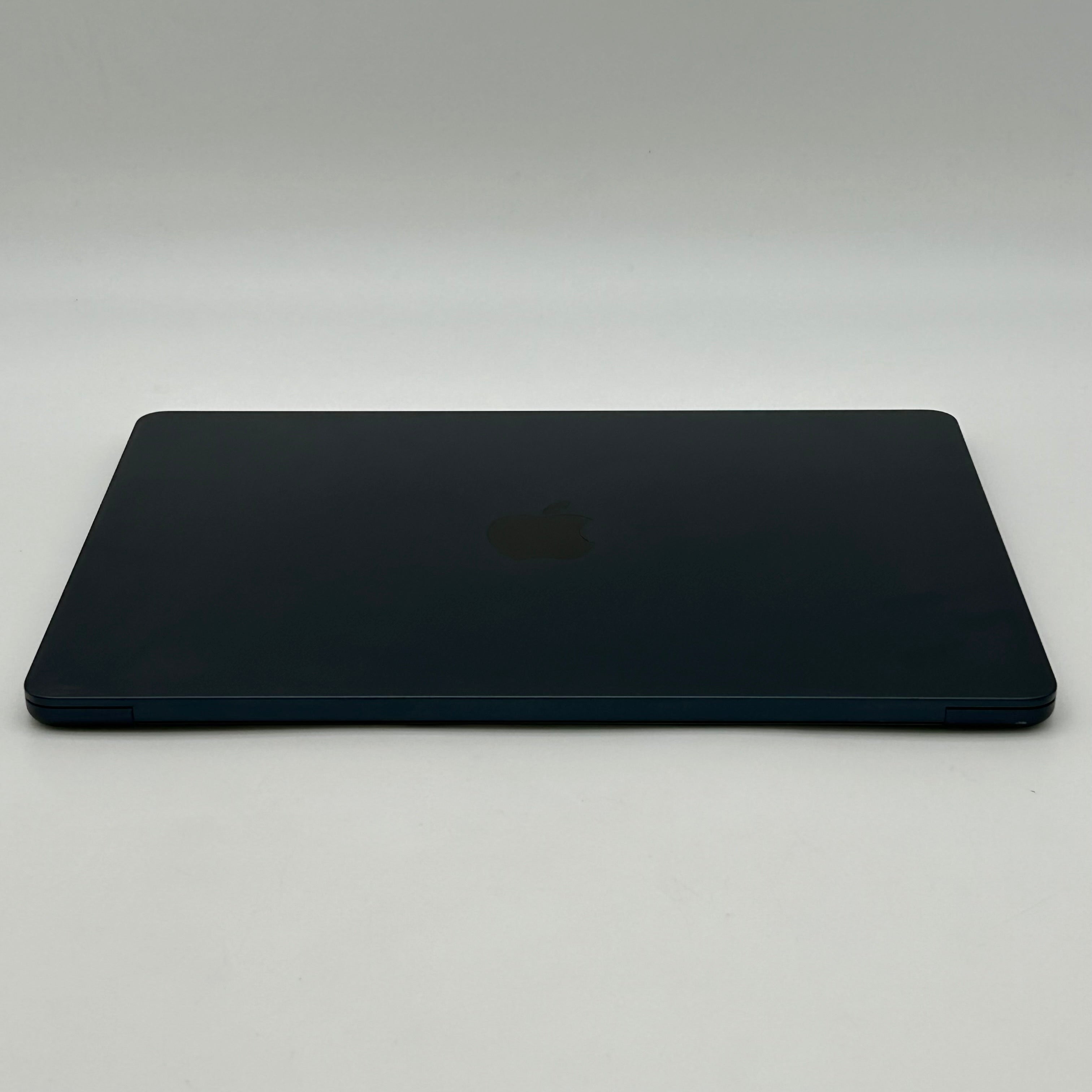 2022 Apple MacBook Air 13.6" M2 8C GPU 3.5GHz 16GB RAM 256GB SSD A2681