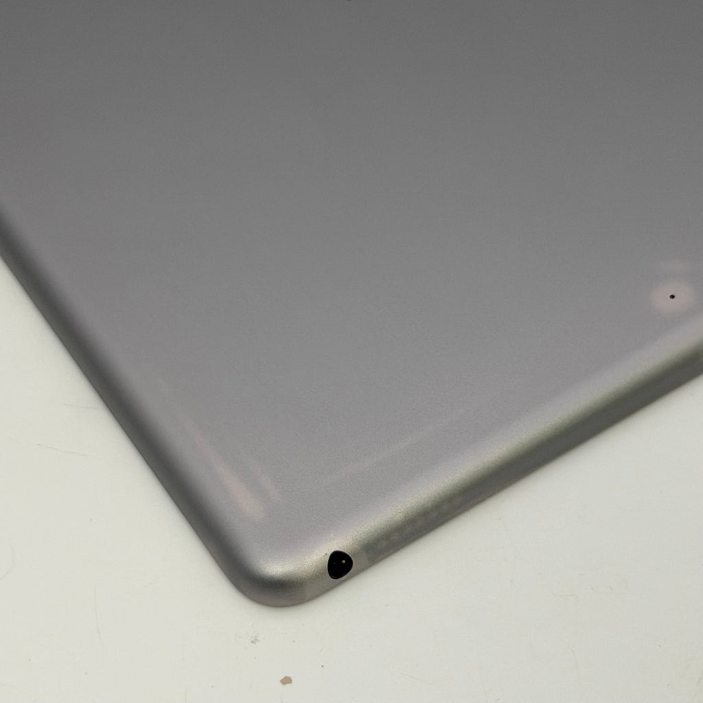 Apple iPad 5th Gen. A1822 32GB Black/Space Gray 9.7" Touchscreen Wi-Fi Tablet