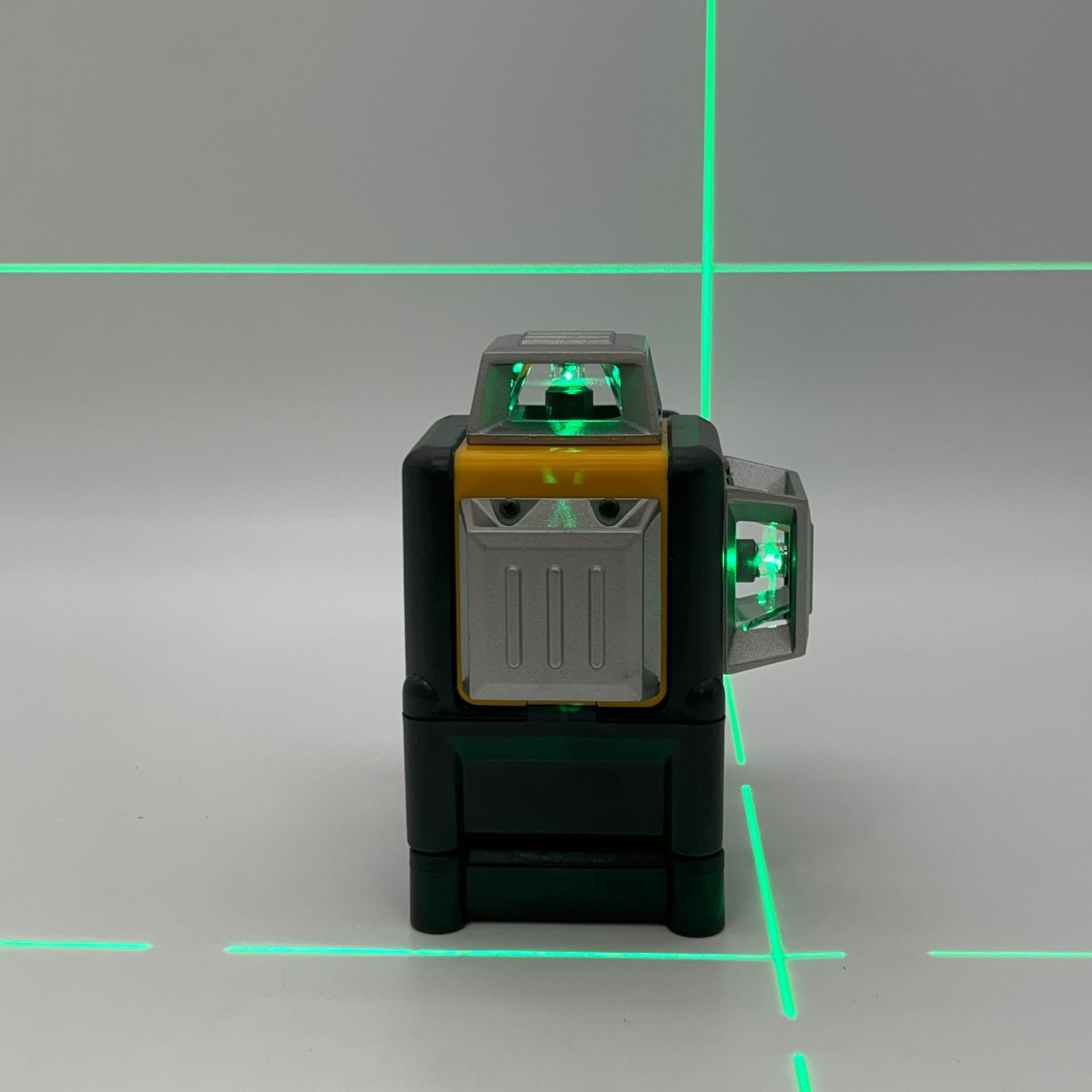 DeWALT DW089LG 12V 3x360 Green Line Laser Level Kit w/ Battery & Charger